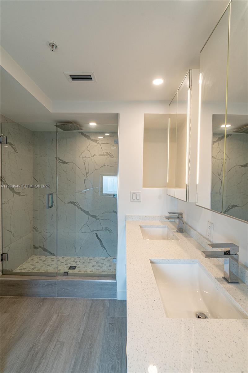 BISCAYNE BEACH SUB - Residential Lease