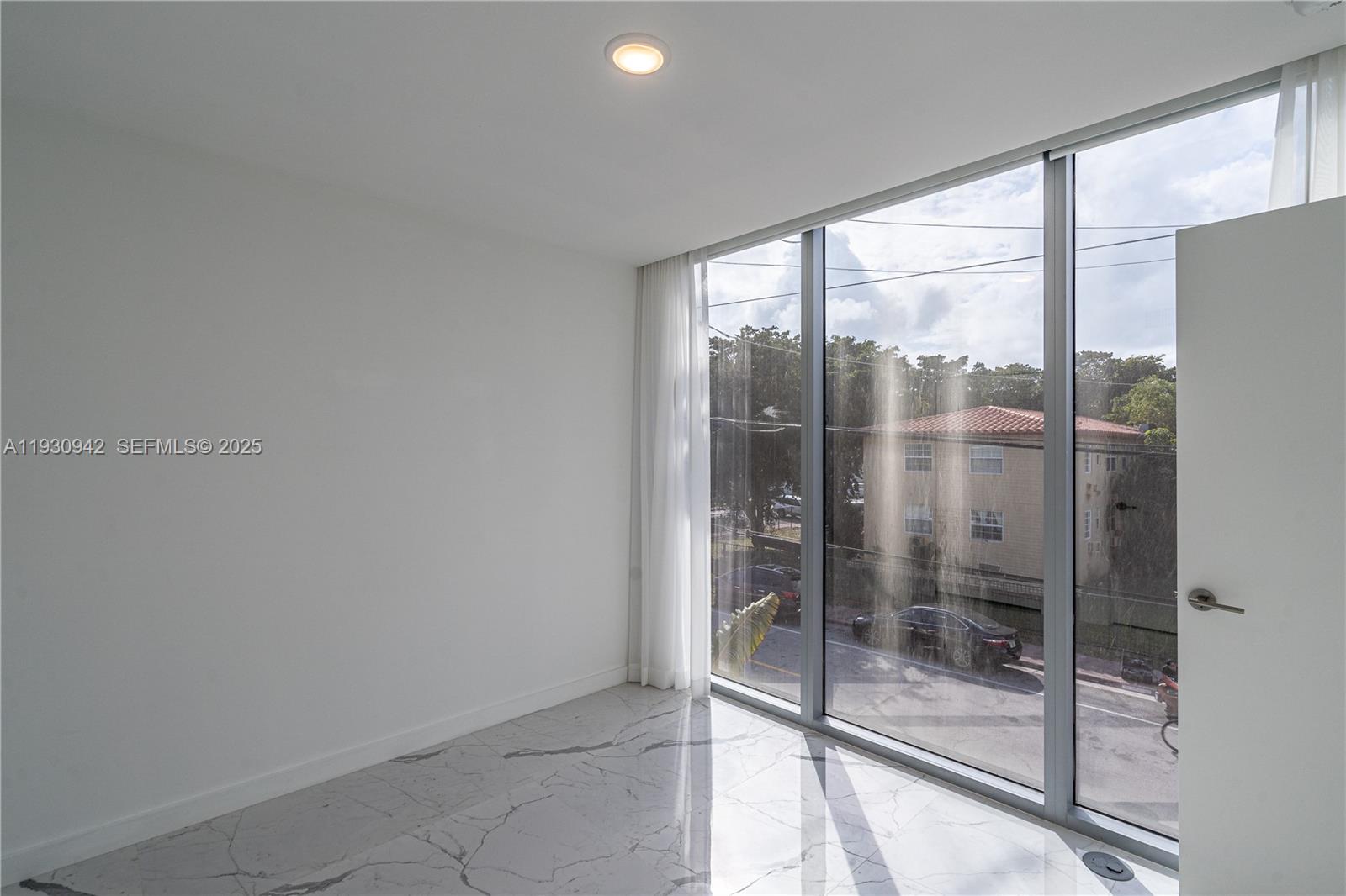 BISCAYNE BEACH SUB - Residential Lease