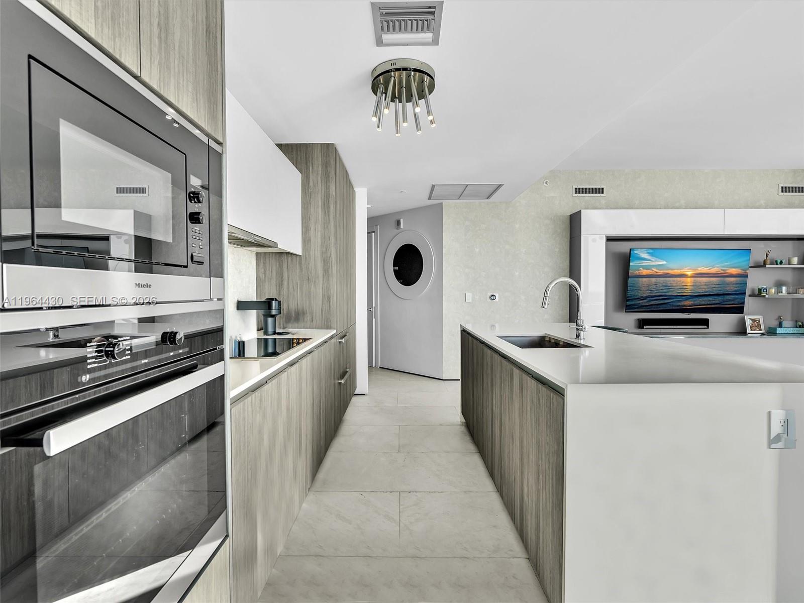 BISCAYNE BEACH CONDO - Residential