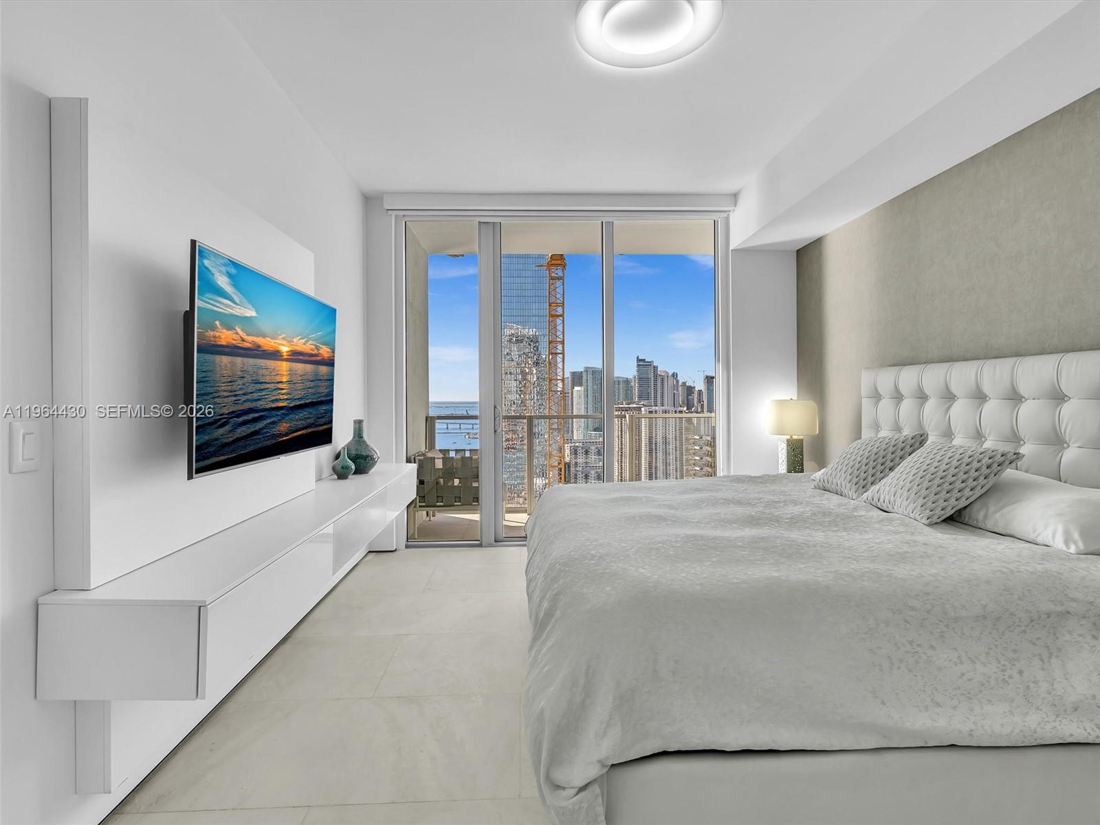 2900 NE 7th Ave 3307