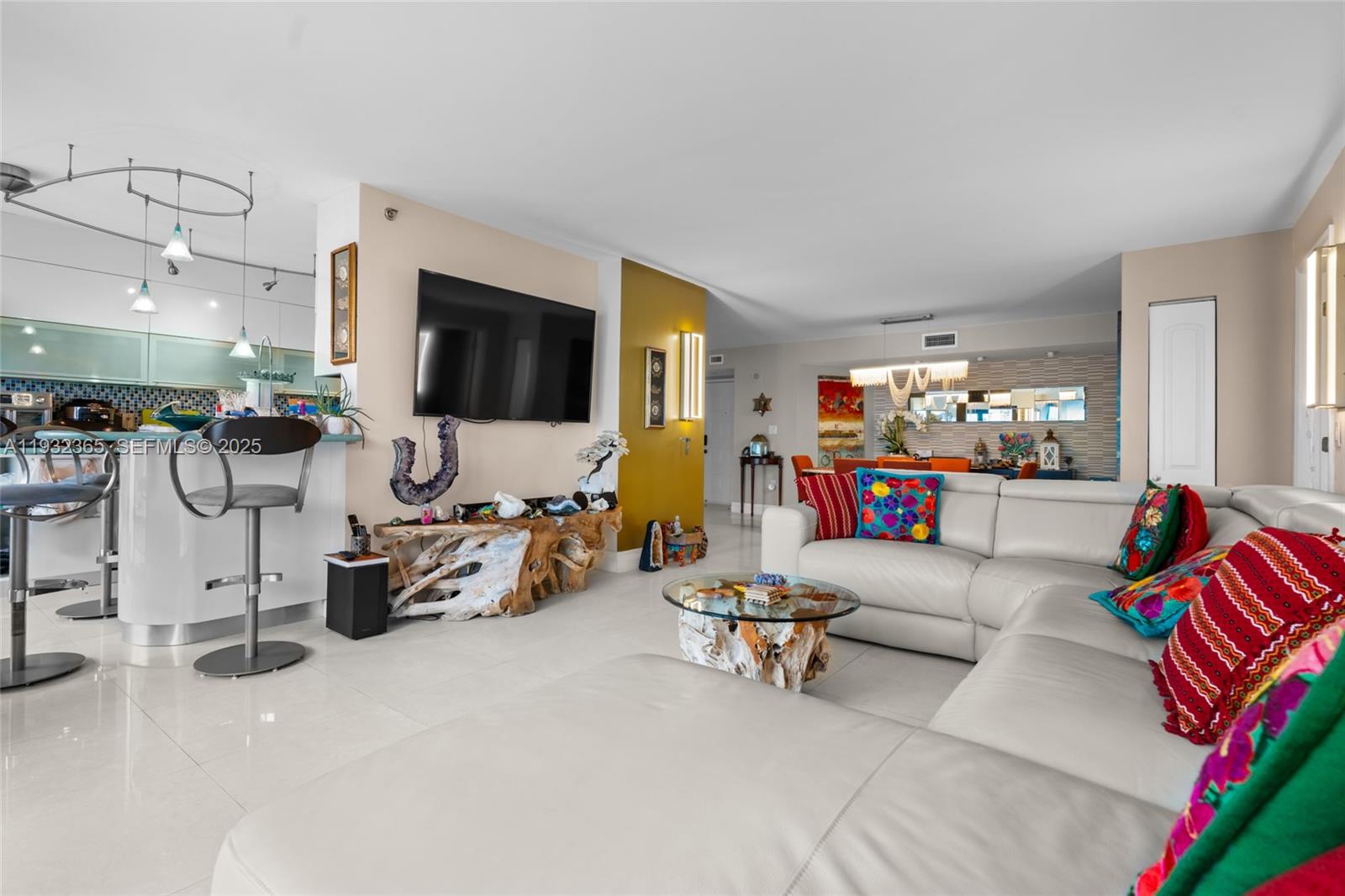 SUMMIT CONDO - Residential