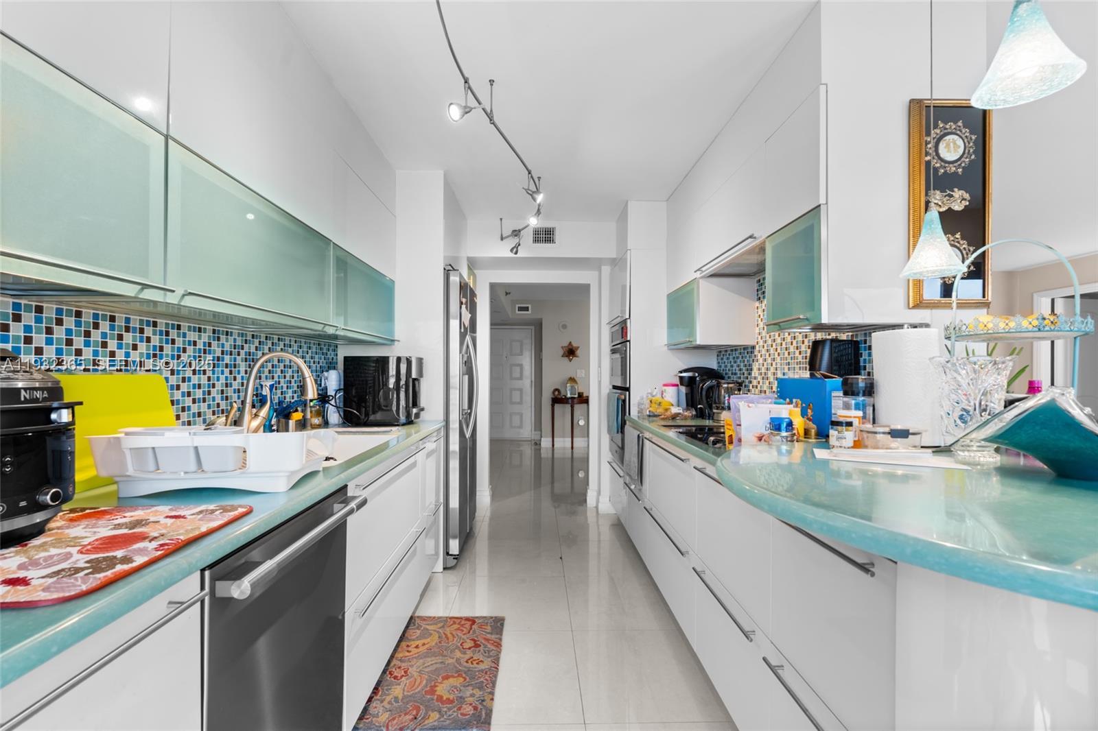 SUMMIT CONDO - Residential