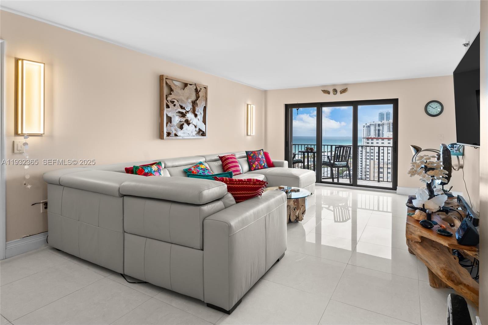 SUMMIT CONDO - Residential