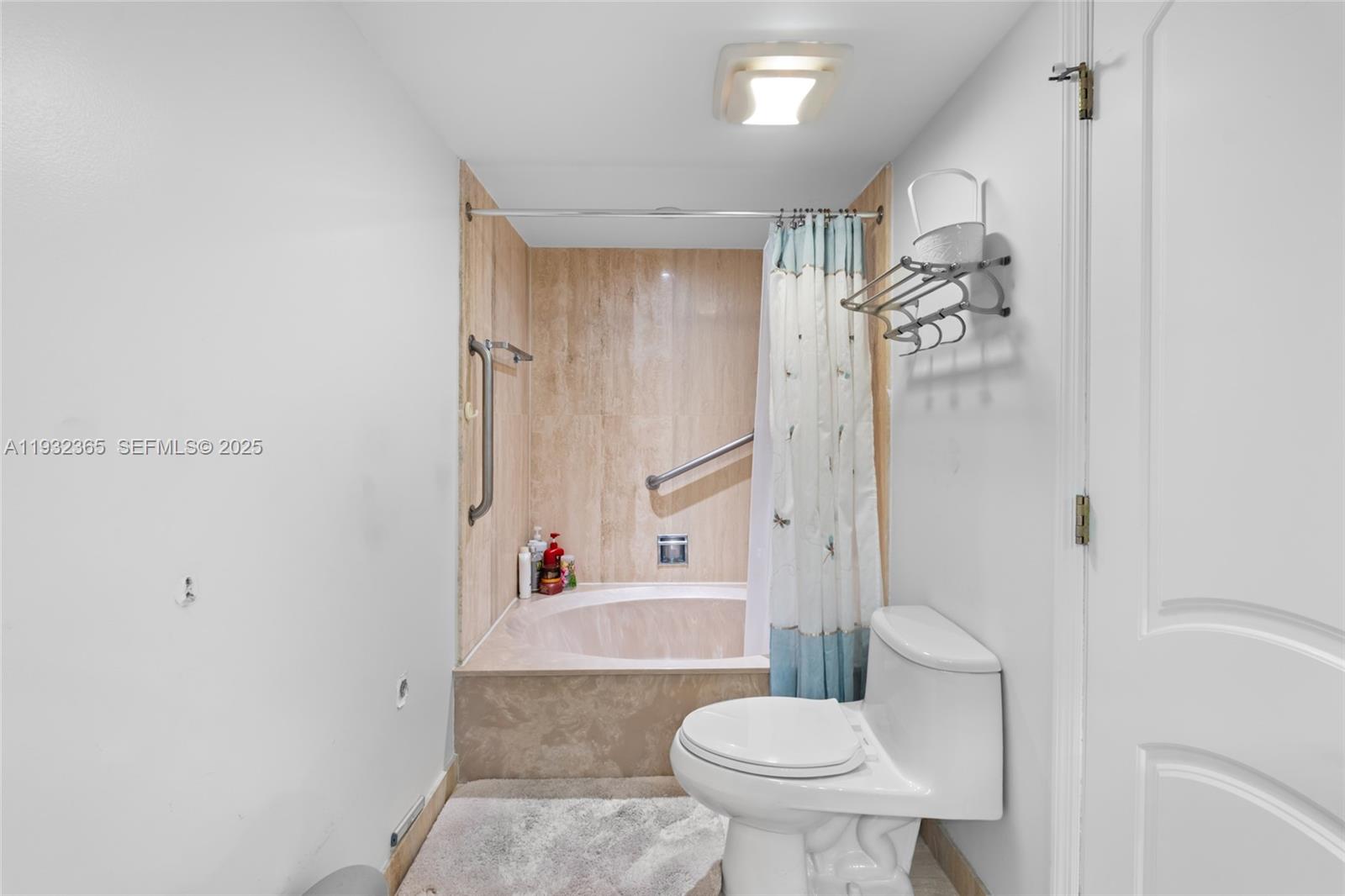 SUMMIT CONDO - Residential