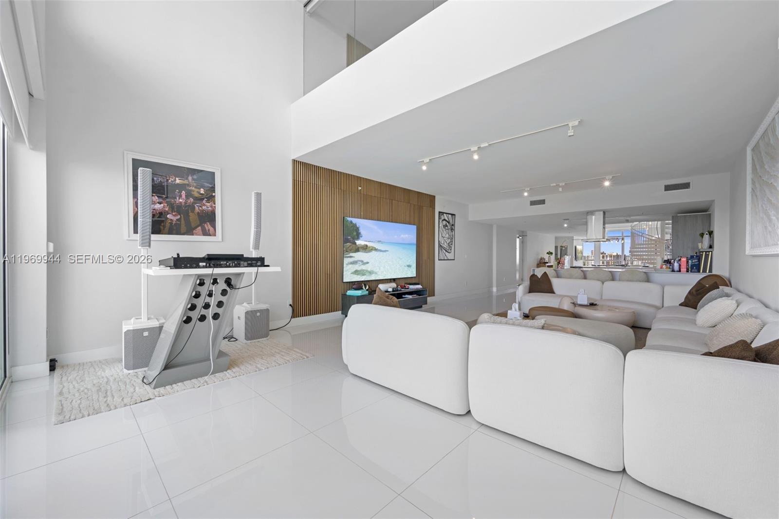 400 Sunny Isles Blvd 2004