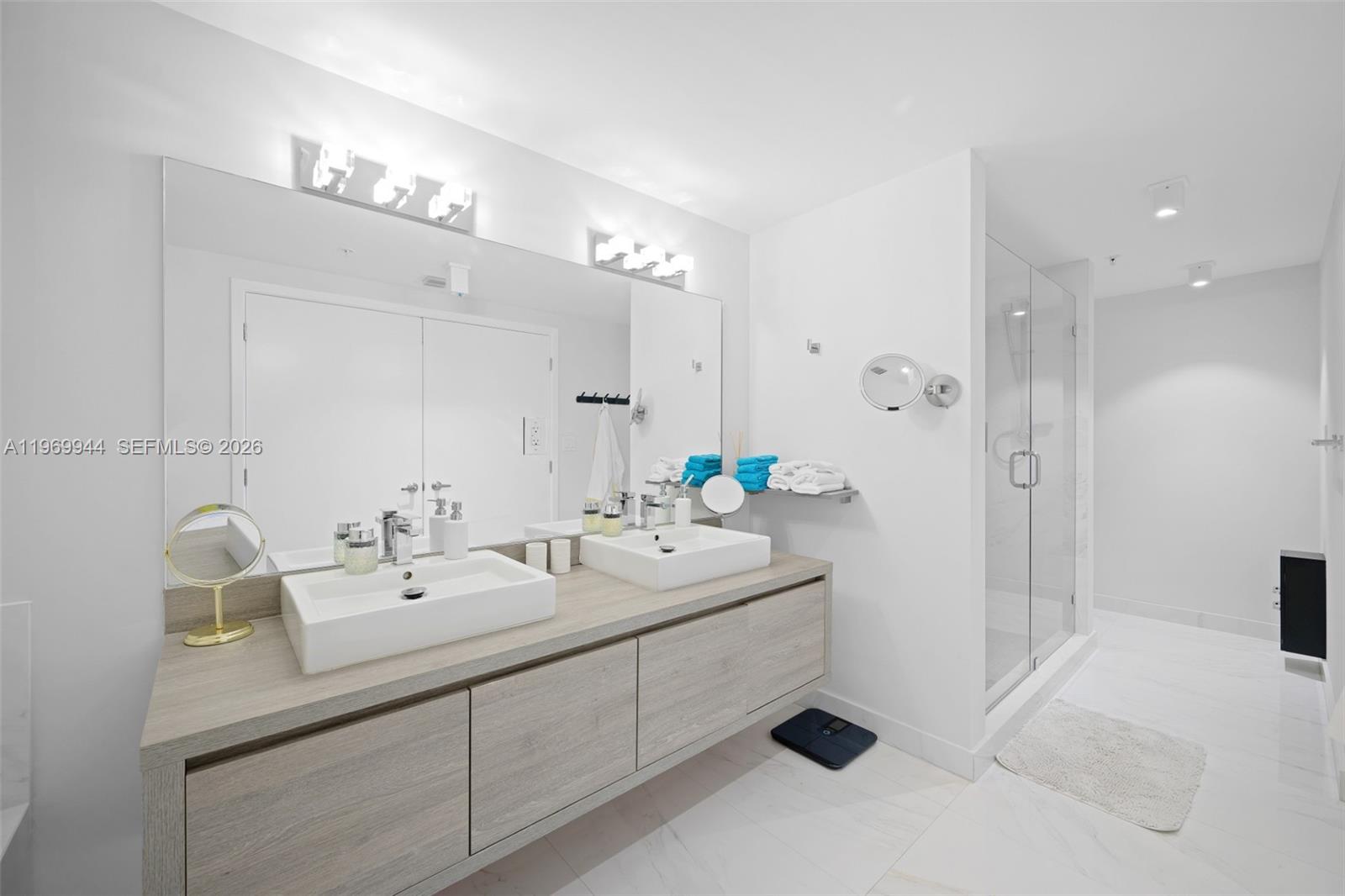 400 SUNNY ISLES CONDO WES - Residential
