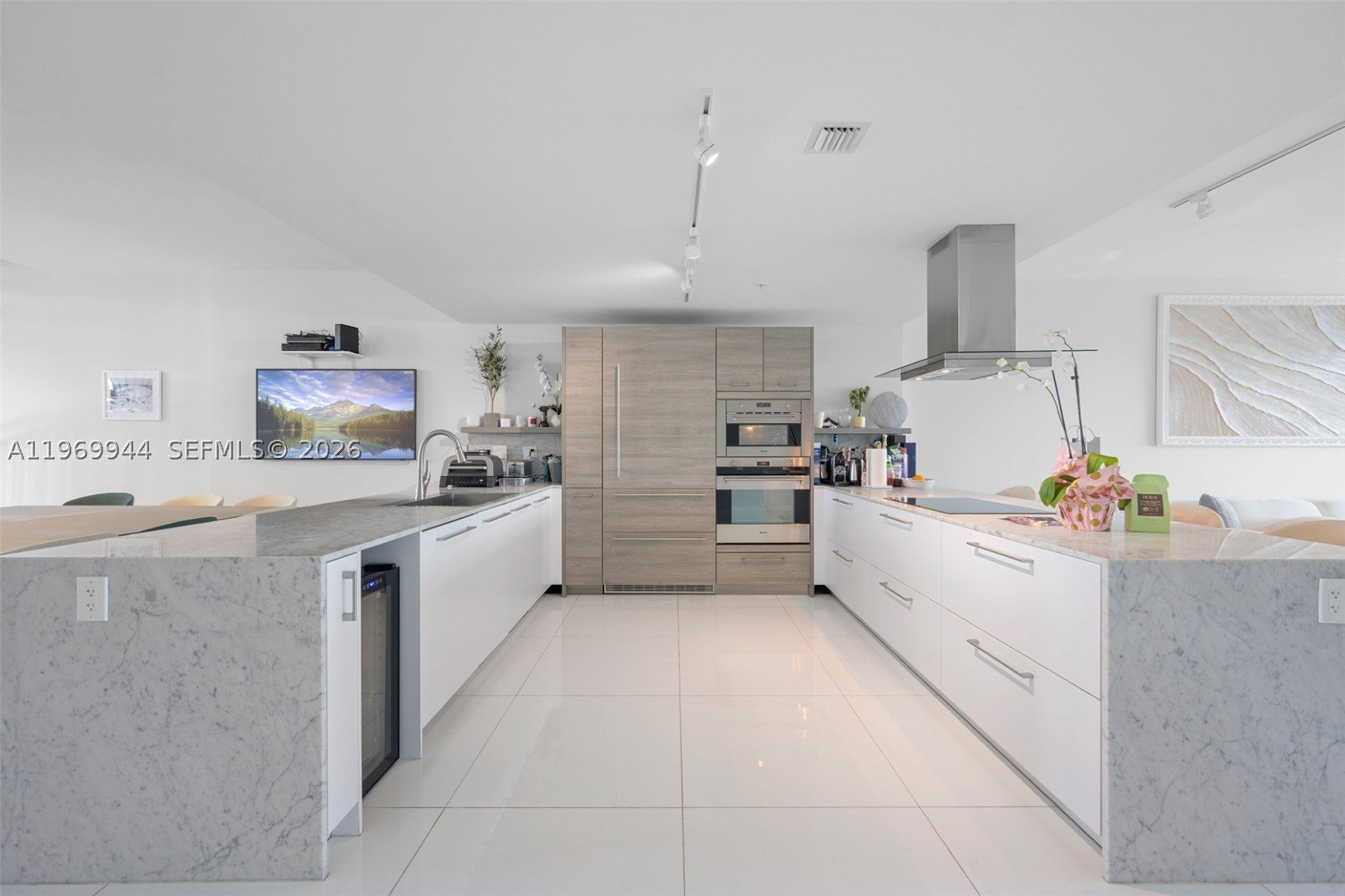 400 Sunny Isles Blvd 2004