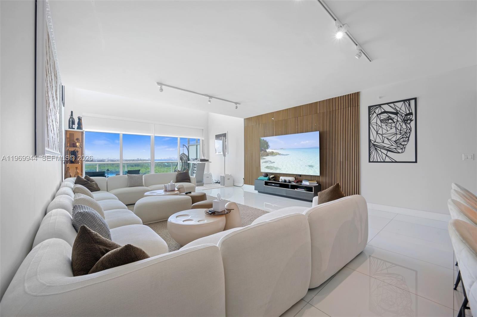 400 Sunny Isles Blvd 2004