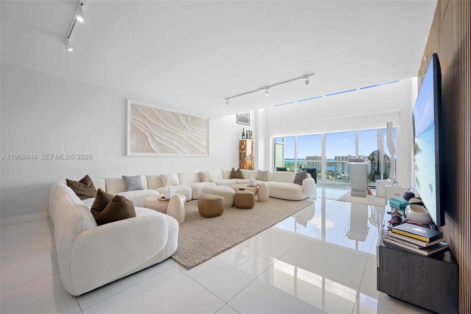 400 Sunny Isles Blvd 2004