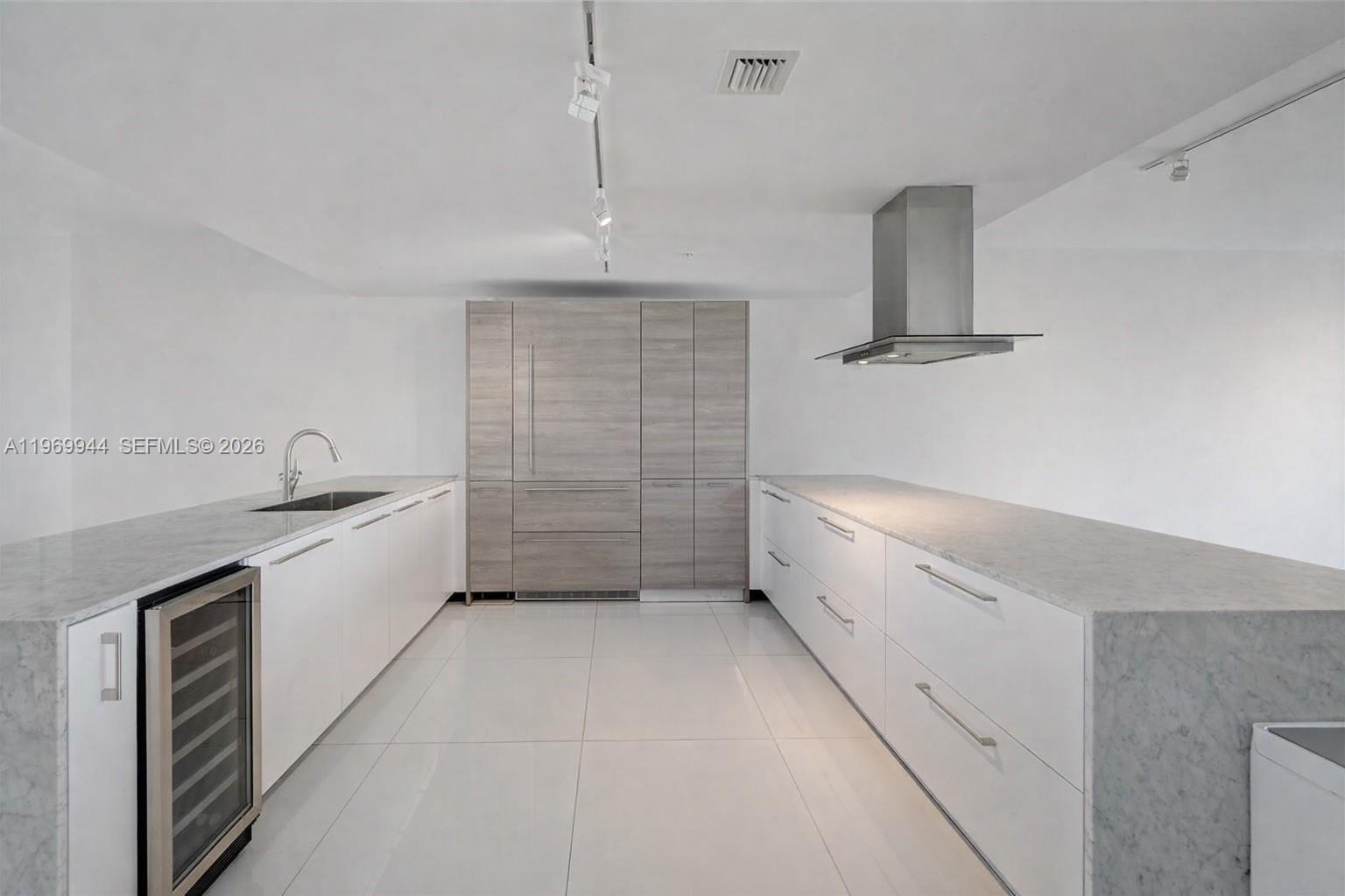 400 SUNNY ISLES CONDO WES - Residential