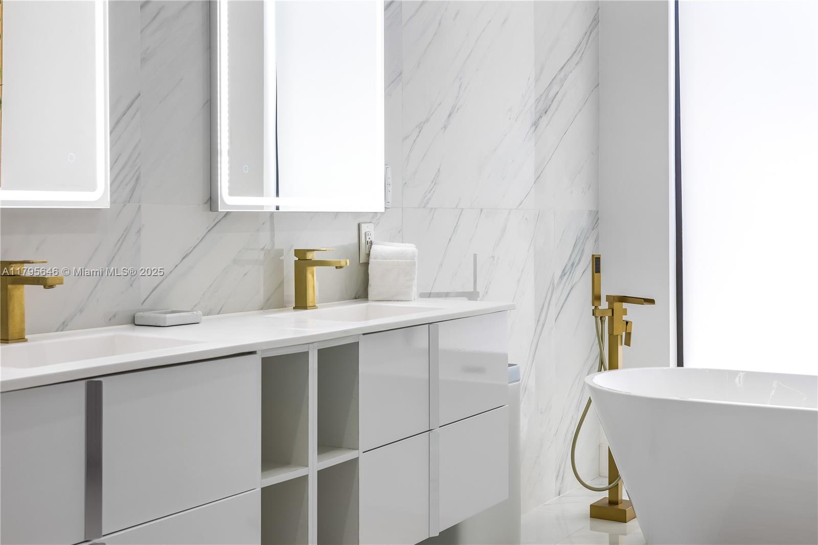 NORTH BAL HARBOUR - Residential Lease