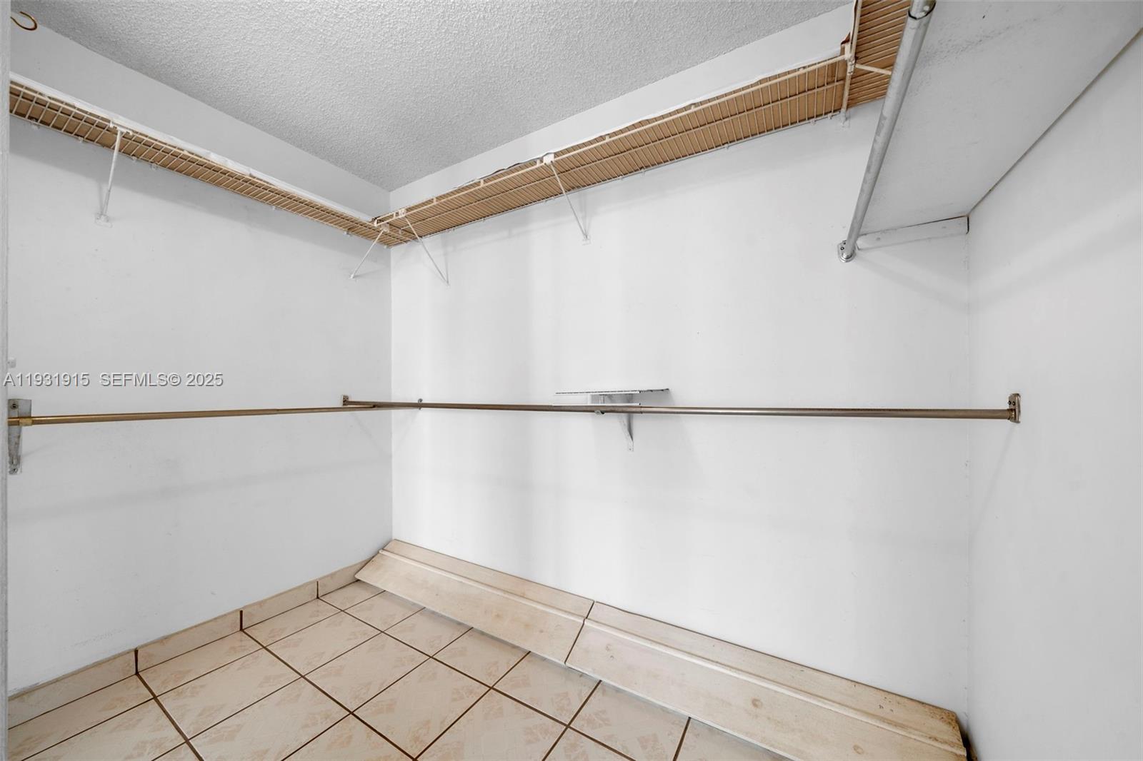 OCEANVIEW PARK CONDO - Residential Lease