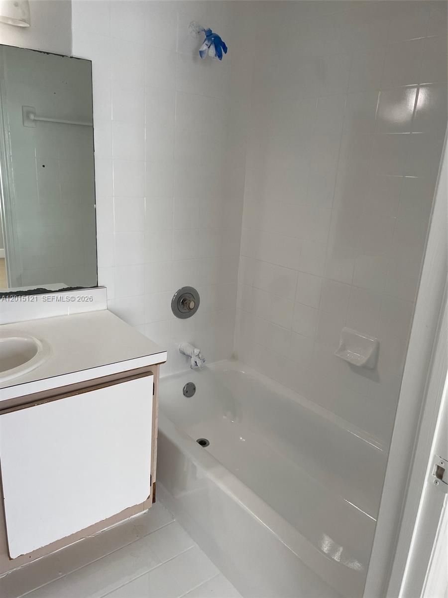 VILLAS DE TUSCANY CONDO - Residential Lease