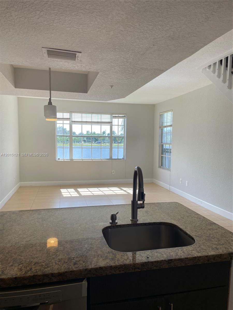 VILLAS DE TUSCANY CONDO - Residential Lease