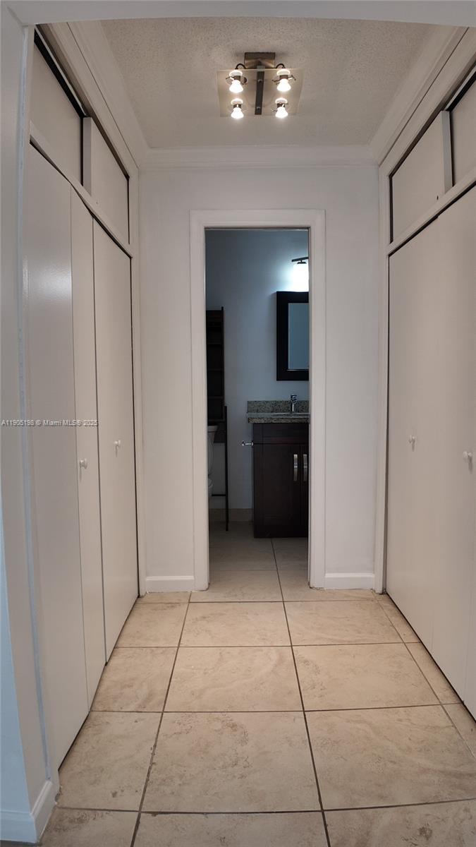 HOLLYWOOD GARDENS CONDOMI - Residential Lease