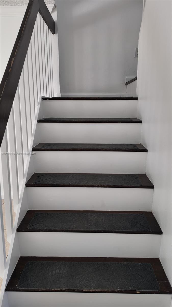 HOLLYWOOD GARDENS CONDOMI - Residential Lease