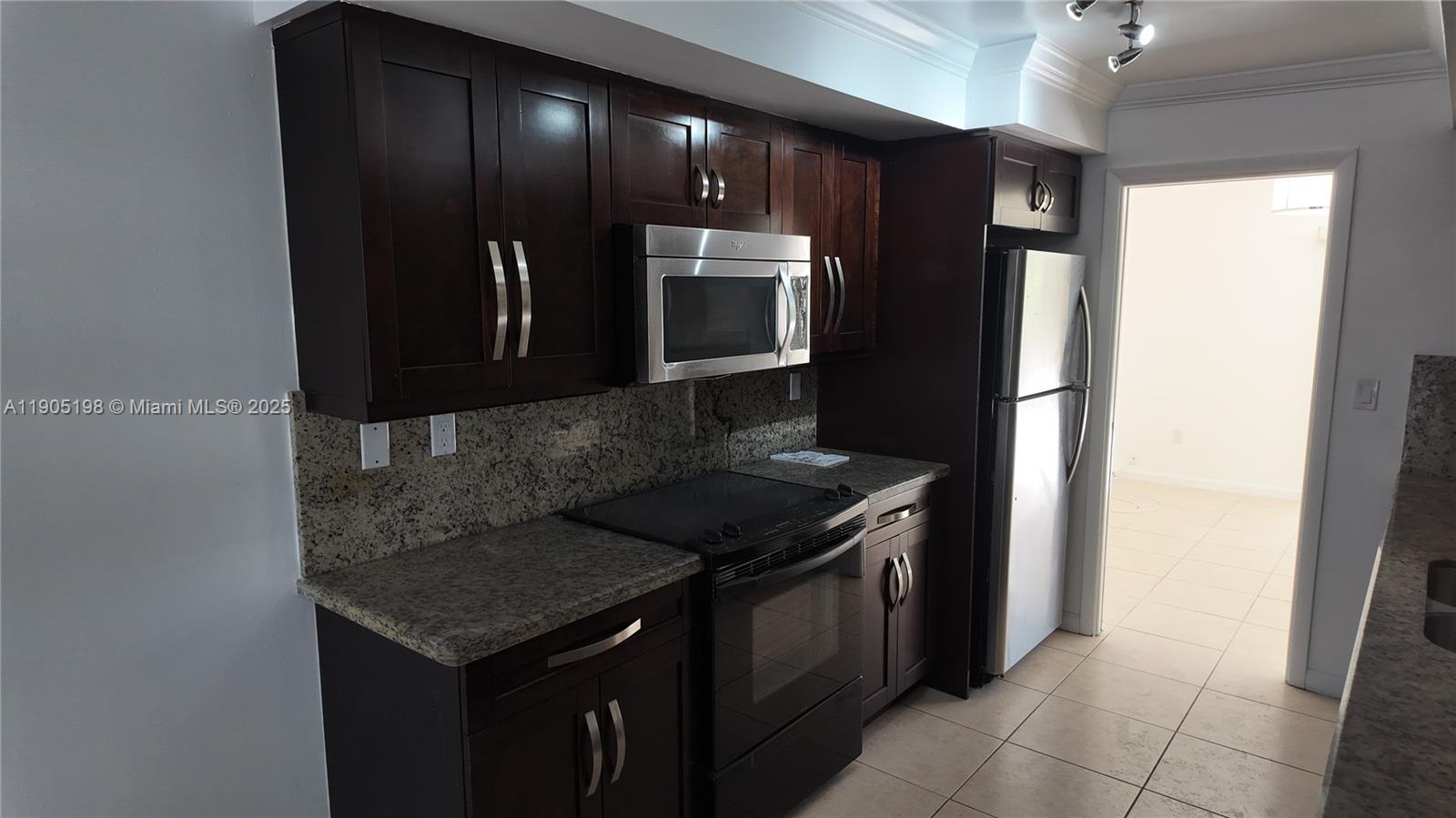 HOLLYWOOD GARDENS CONDOMI - Residential Lease