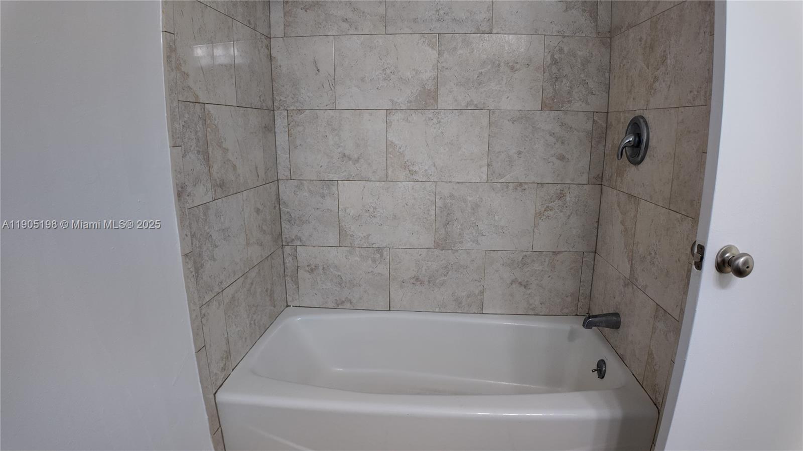 HOLLYWOOD GARDENS CONDOMI - Residential Lease