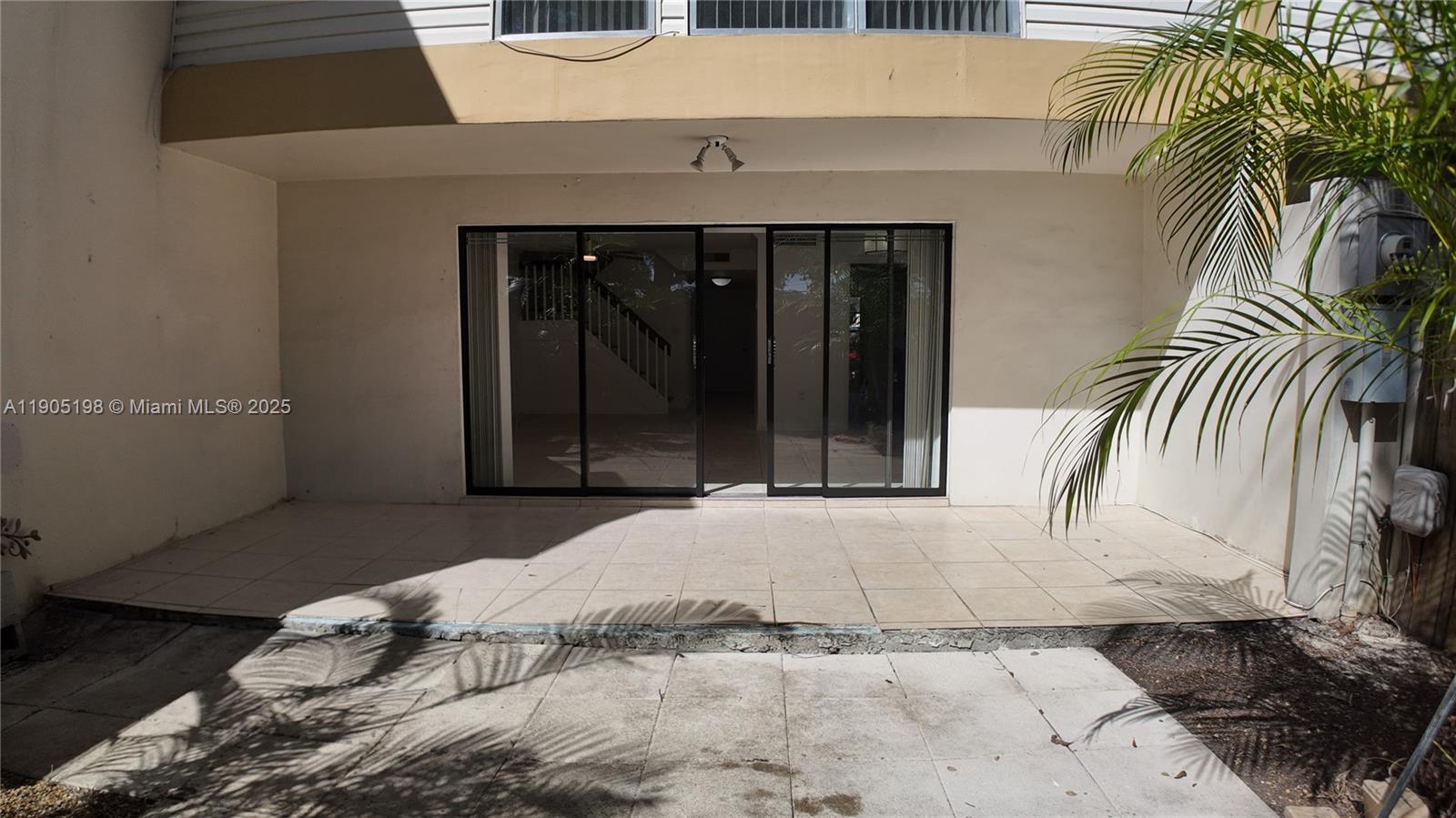 HOLLYWOOD GARDENS CONDOMI - Residential Lease