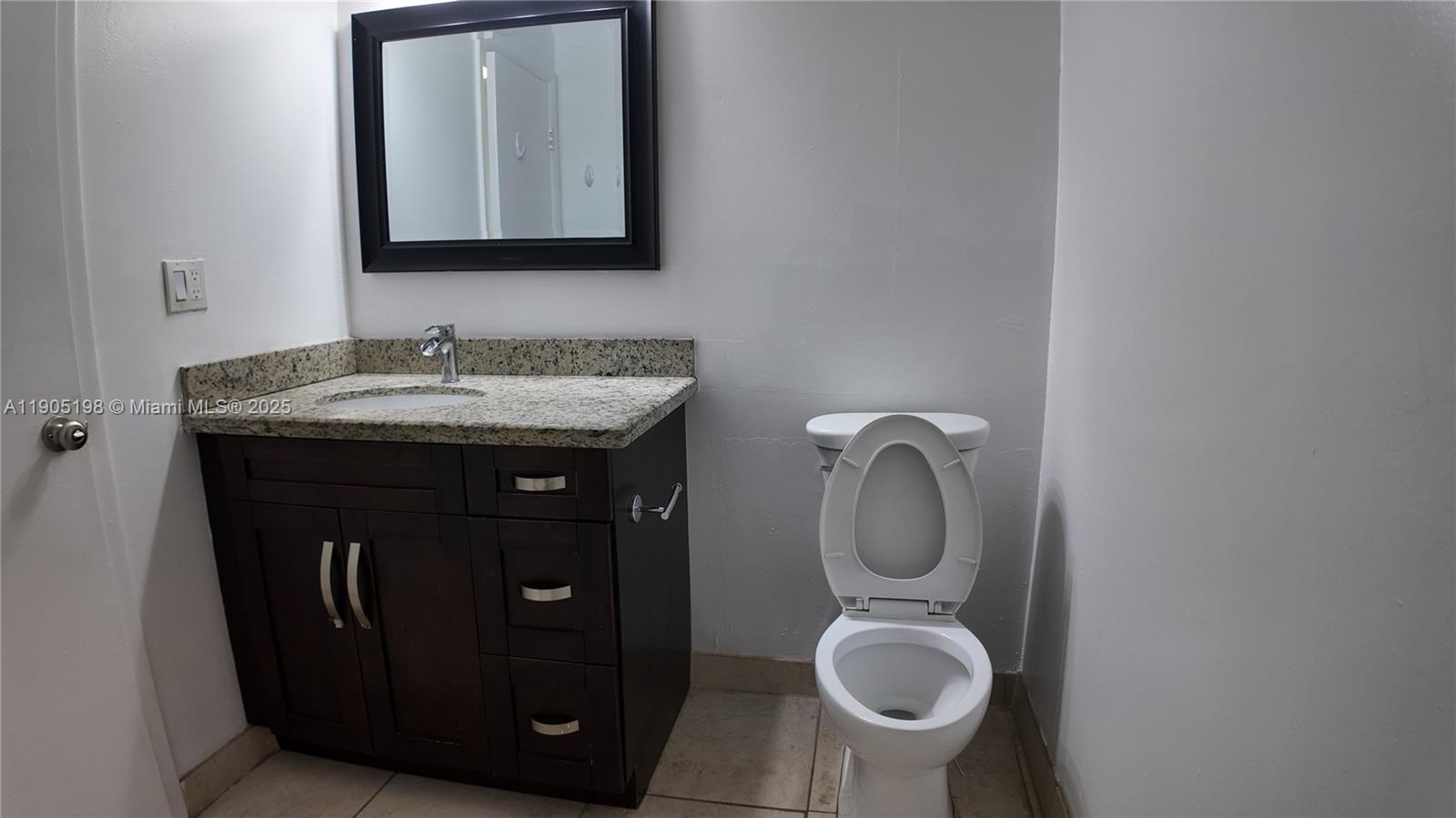 HOLLYWOOD GARDENS CONDOMI - Residential Lease