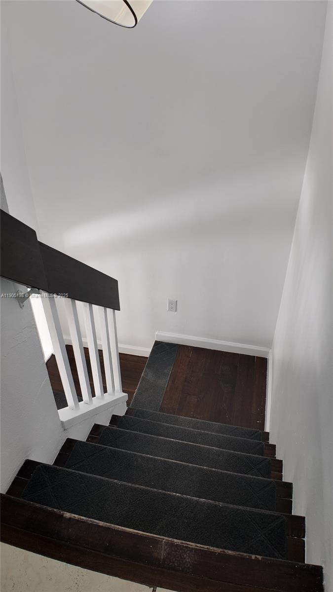 HOLLYWOOD GARDENS CONDOMI - Residential Lease