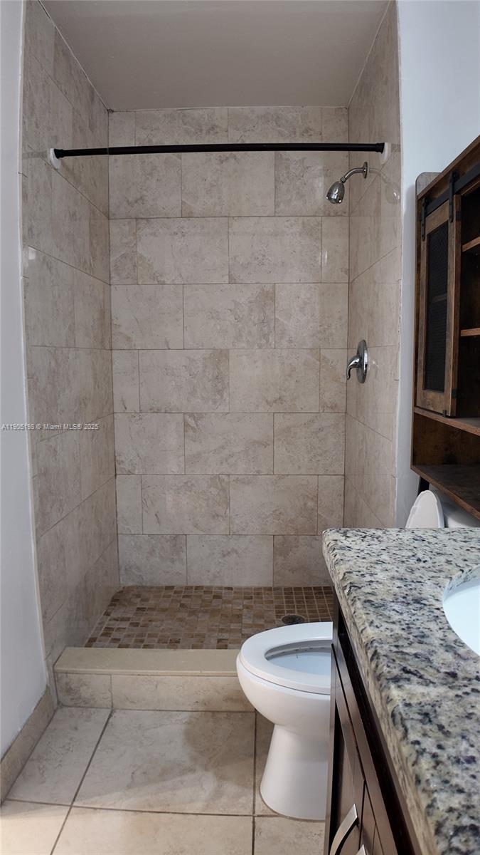 HOLLYWOOD GARDENS CONDOMI - Residential Lease