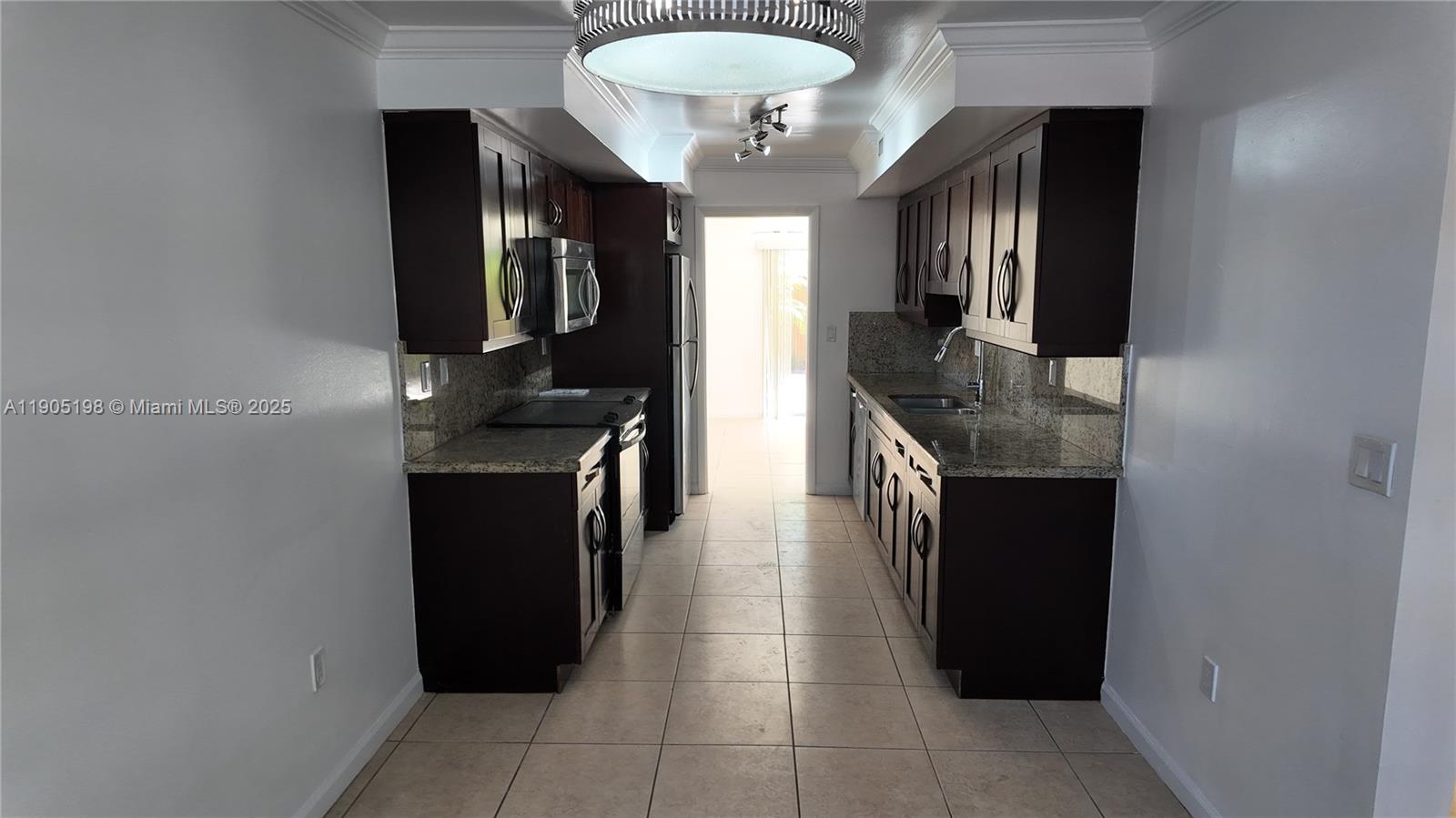 HOLLYWOOD GARDENS CONDOMI - Residential Lease