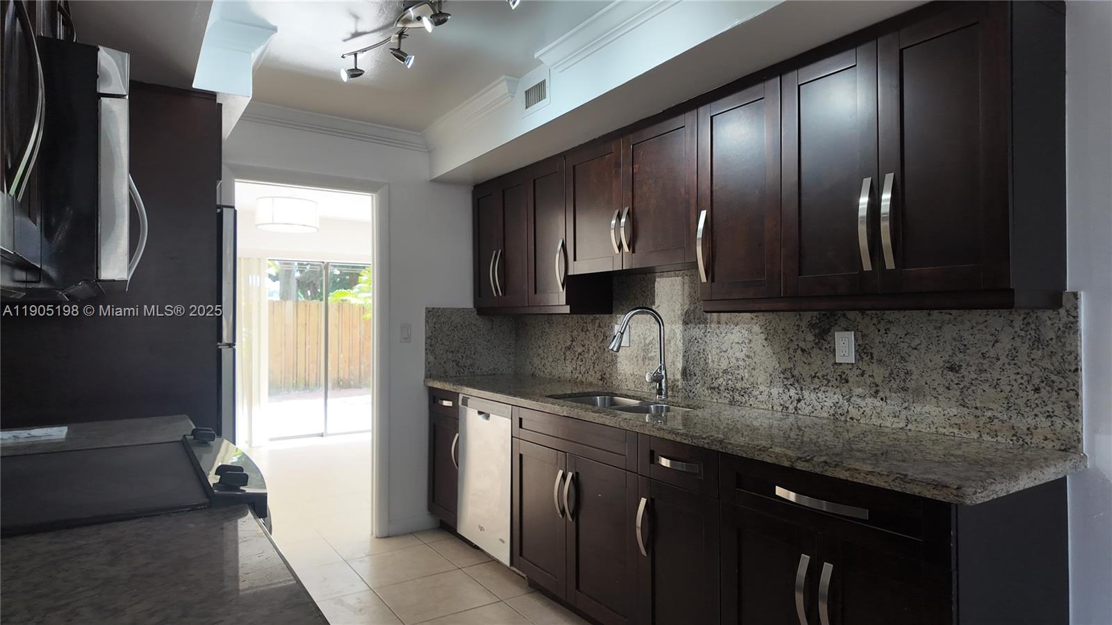 HOLLYWOOD GARDENS CONDOMI - Residential Lease