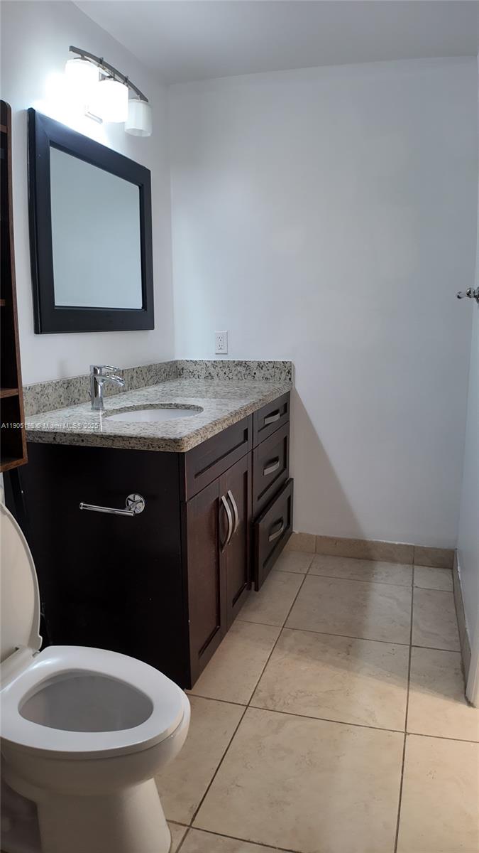 HOLLYWOOD GARDENS CONDOMI - Residential Lease