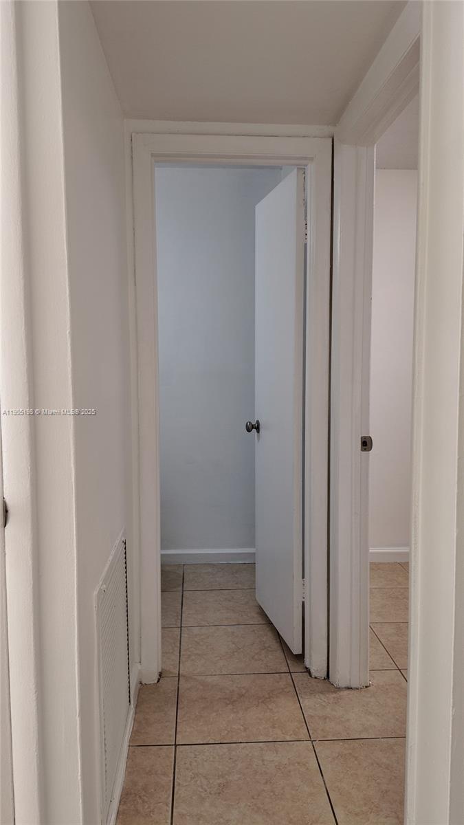 HOLLYWOOD GARDENS CONDOMI - Residential Lease