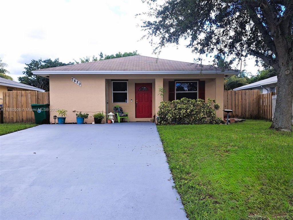 Photo of 7620 NW 32nd Pl, Davie, FL 33024 (MLS # A11880508)
