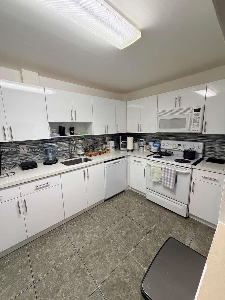 THREE HORIZONS NORTH COND - Residential Lease