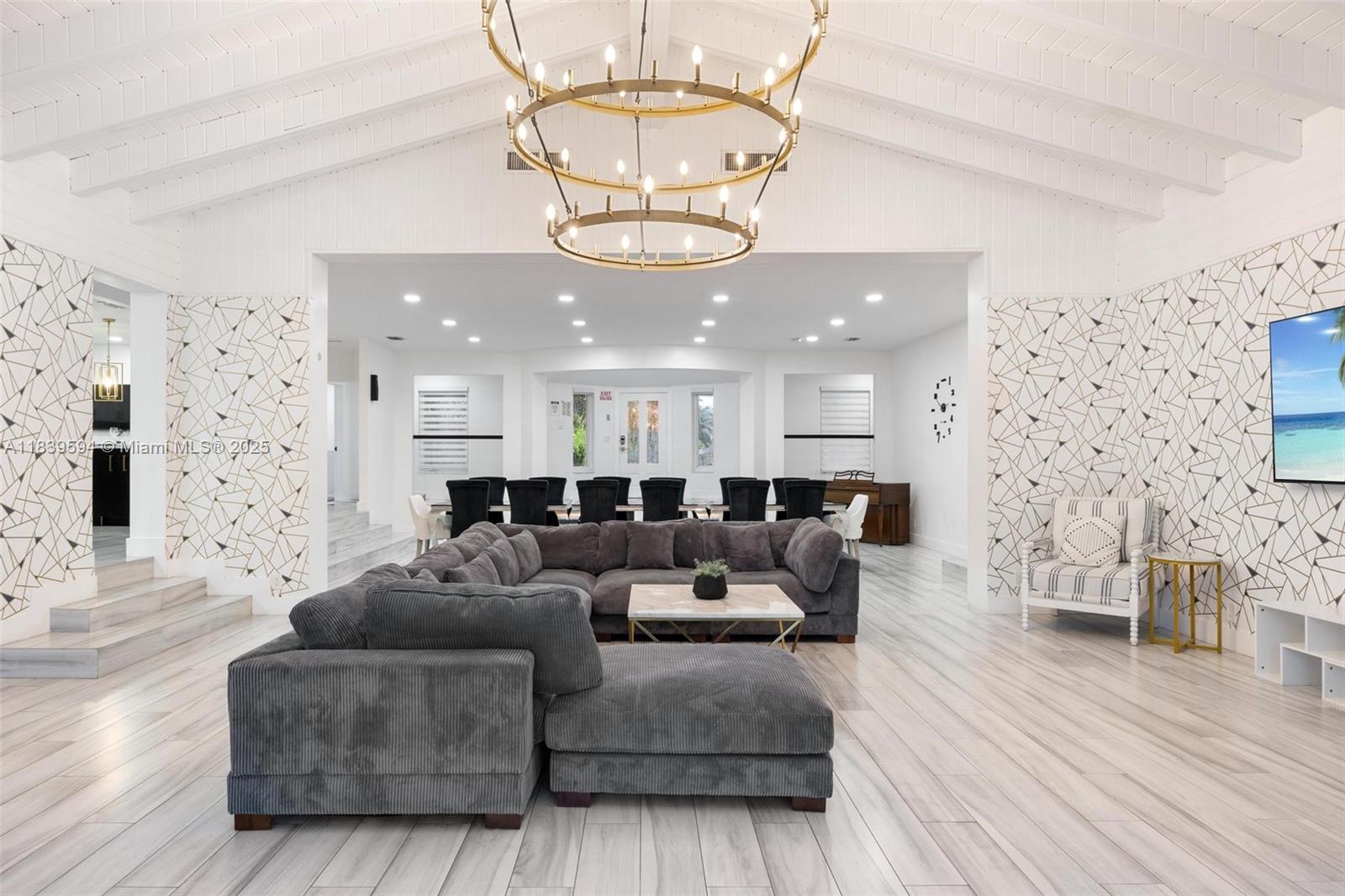 HOLLYWOOD LAKES SECTION - Residential