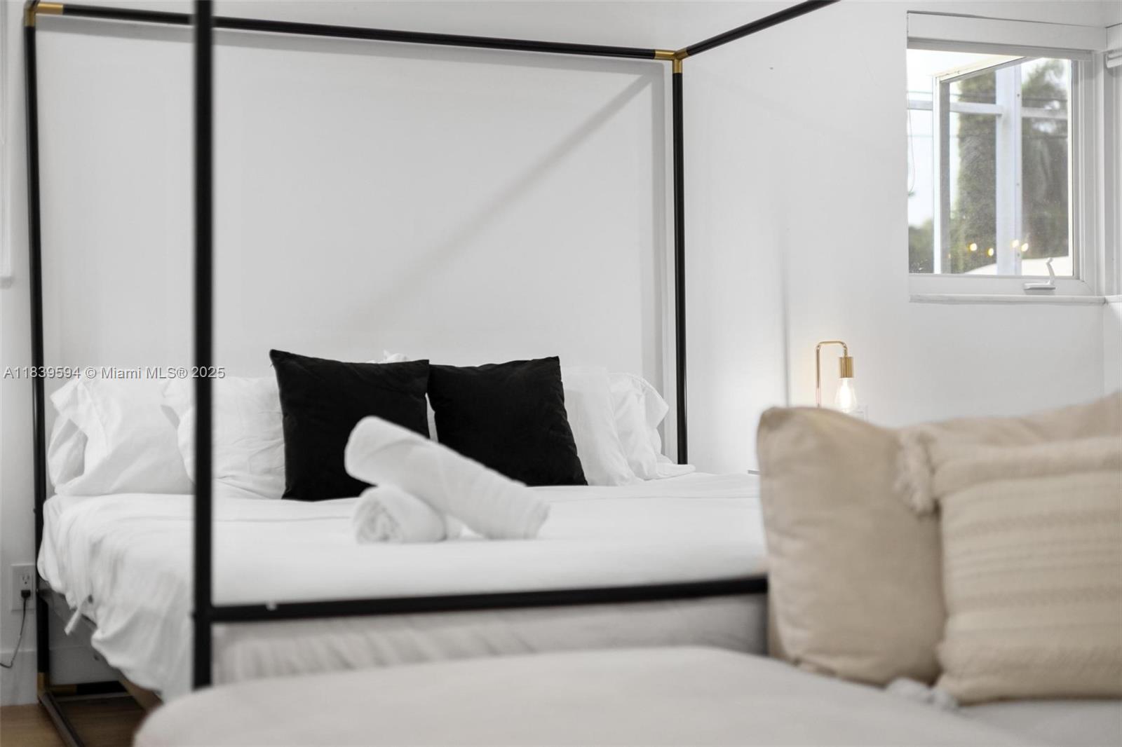 HOLLYWOOD LAKES SECTION - Residential