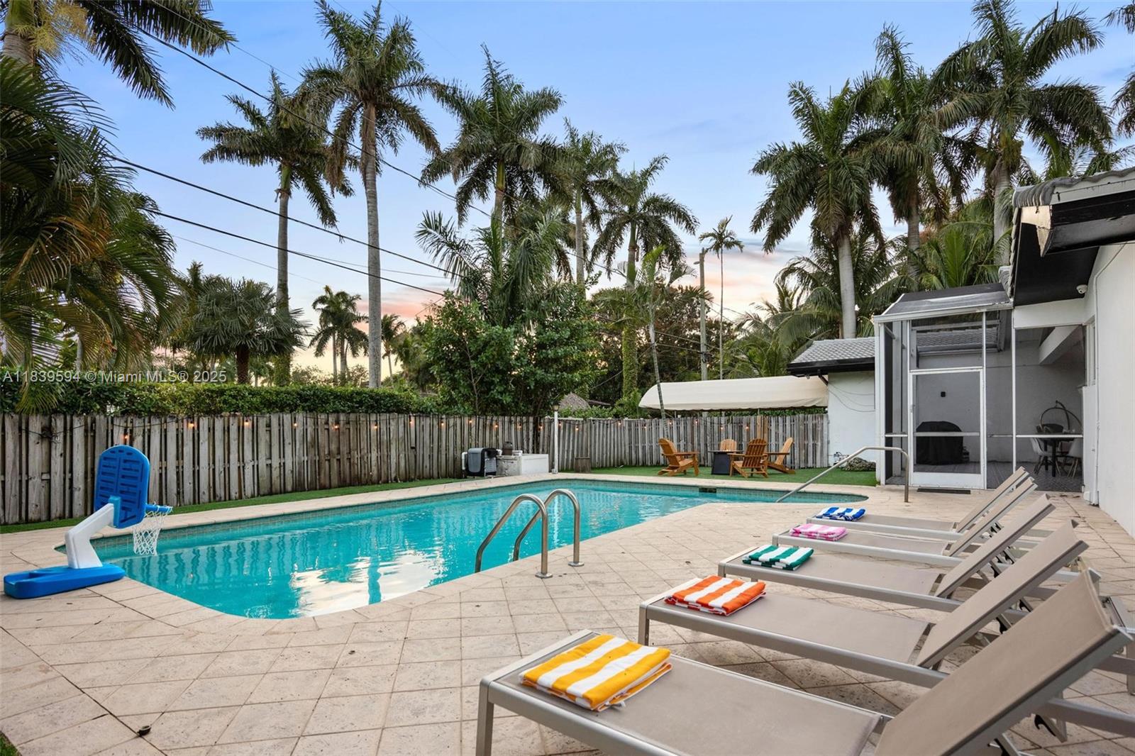 HOLLYWOOD LAKES SECTION - Residential