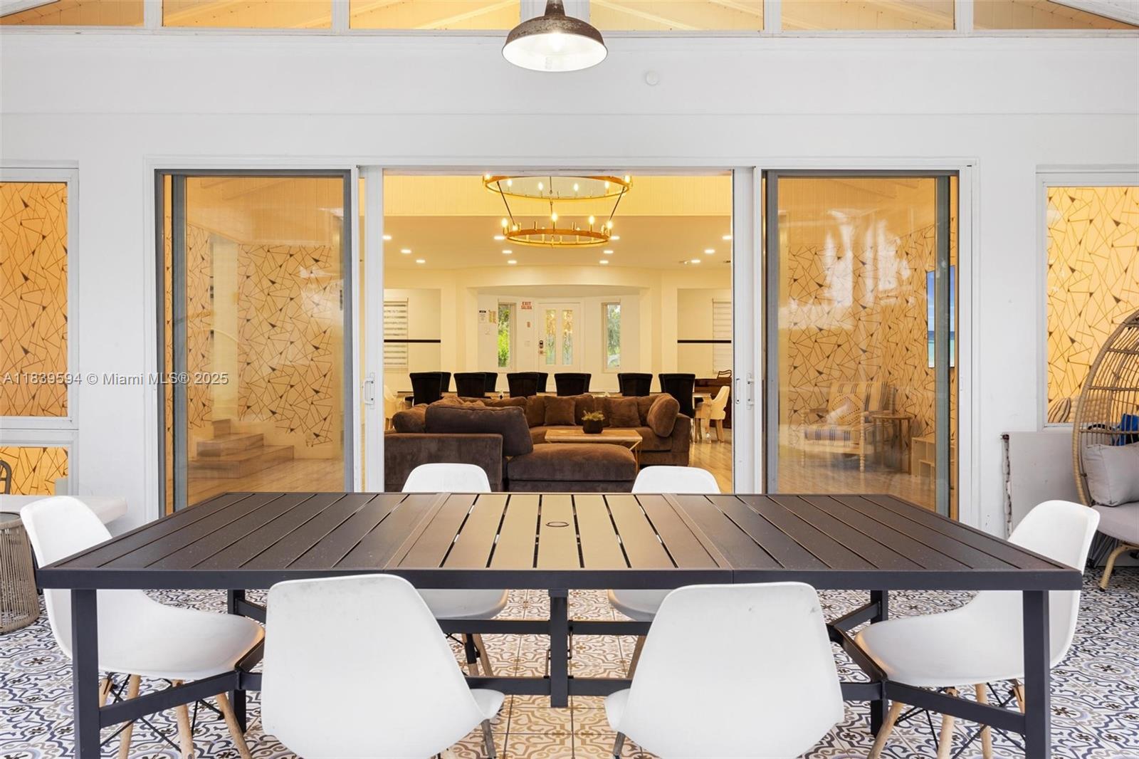 HOLLYWOOD LAKES SECTION - Residential