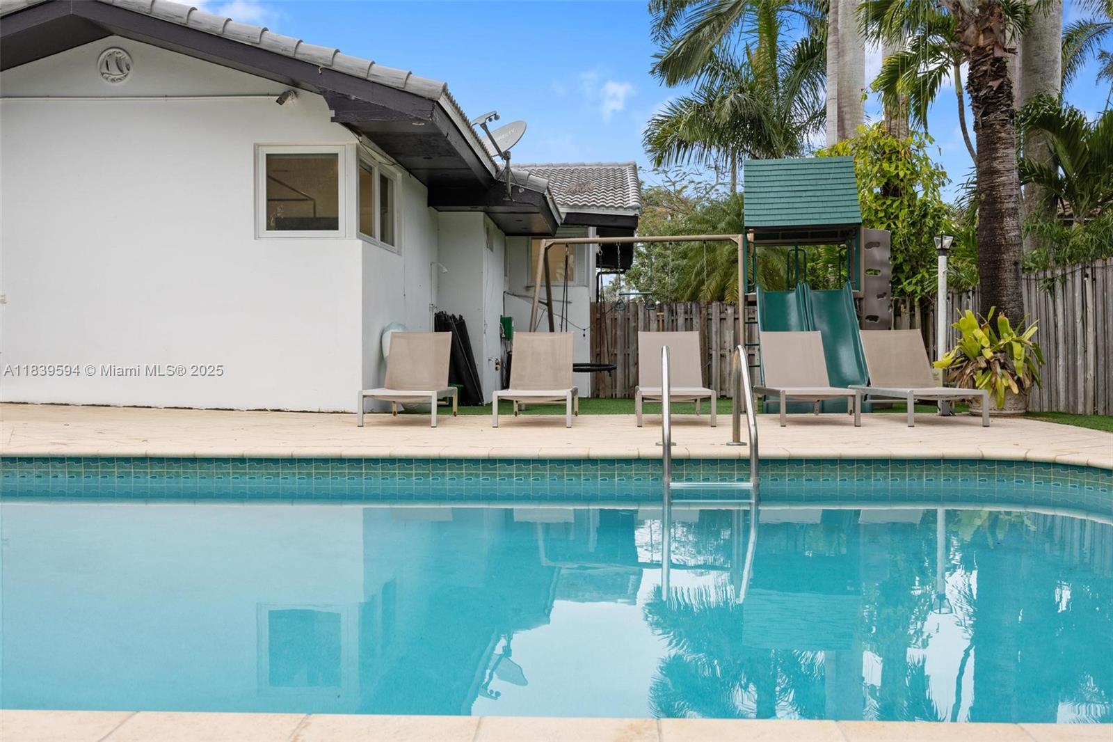 HOLLYWOOD LAKES SECTION - Residential