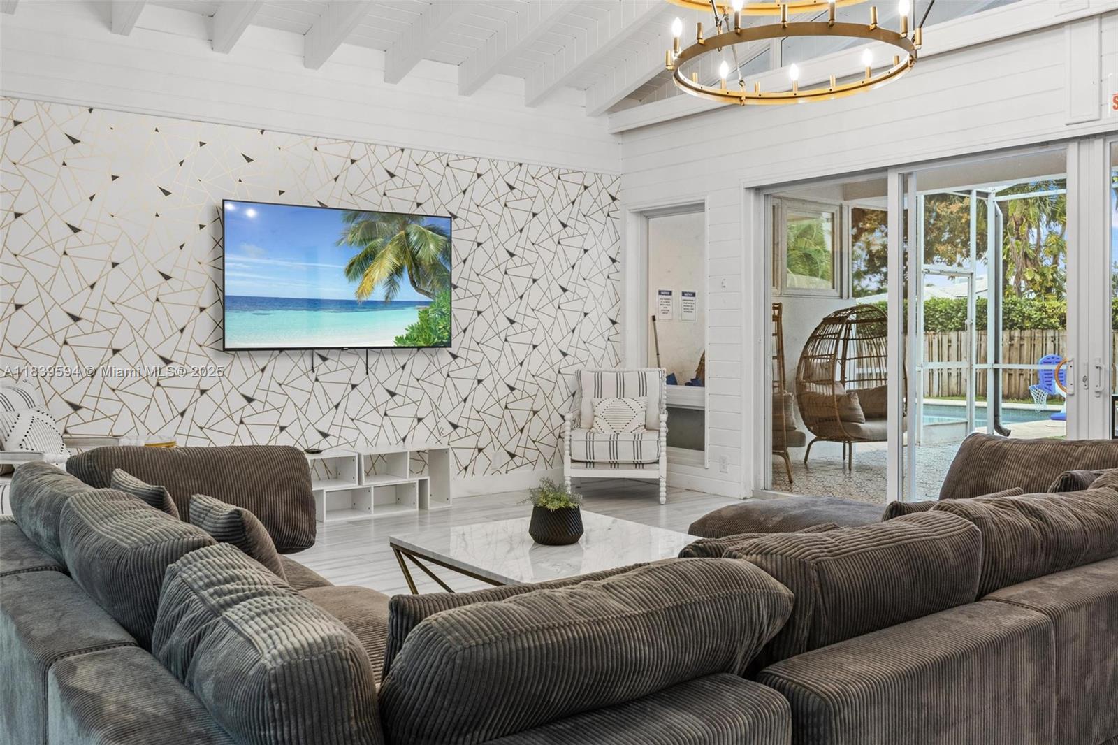 HOLLYWOOD LAKES SECTION - Residential