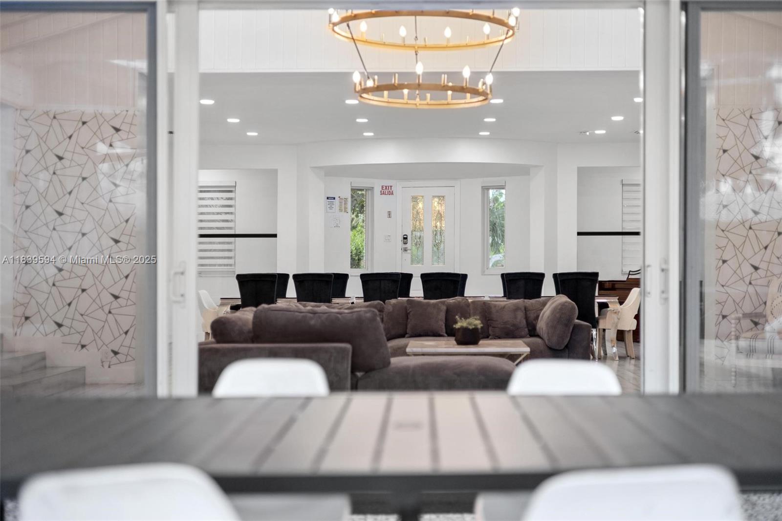 HOLLYWOOD LAKES SECTION - Residential