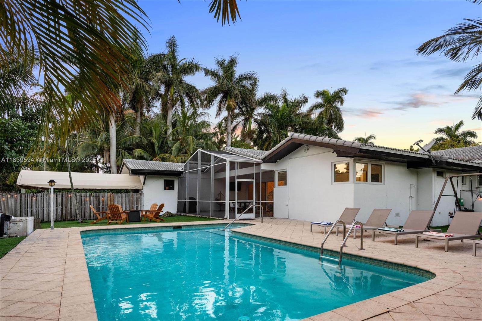 HOLLYWOOD LAKES SECTION - Residential