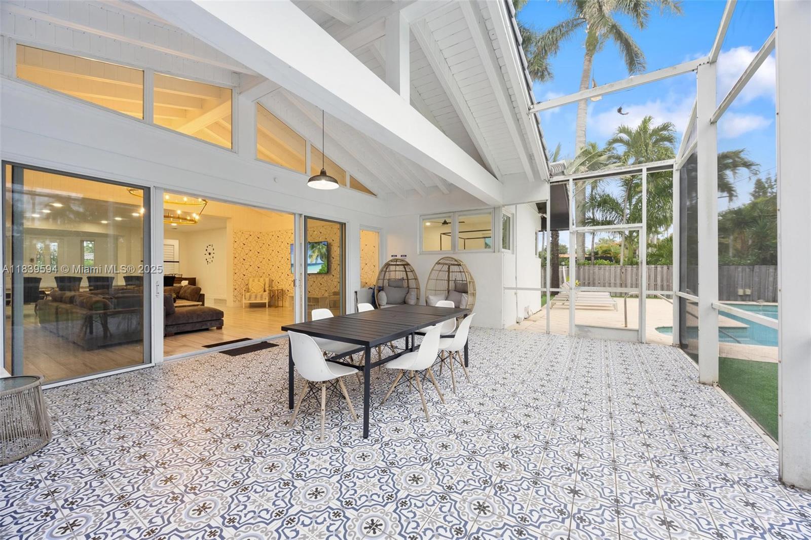 HOLLYWOOD LAKES SECTION - Residential