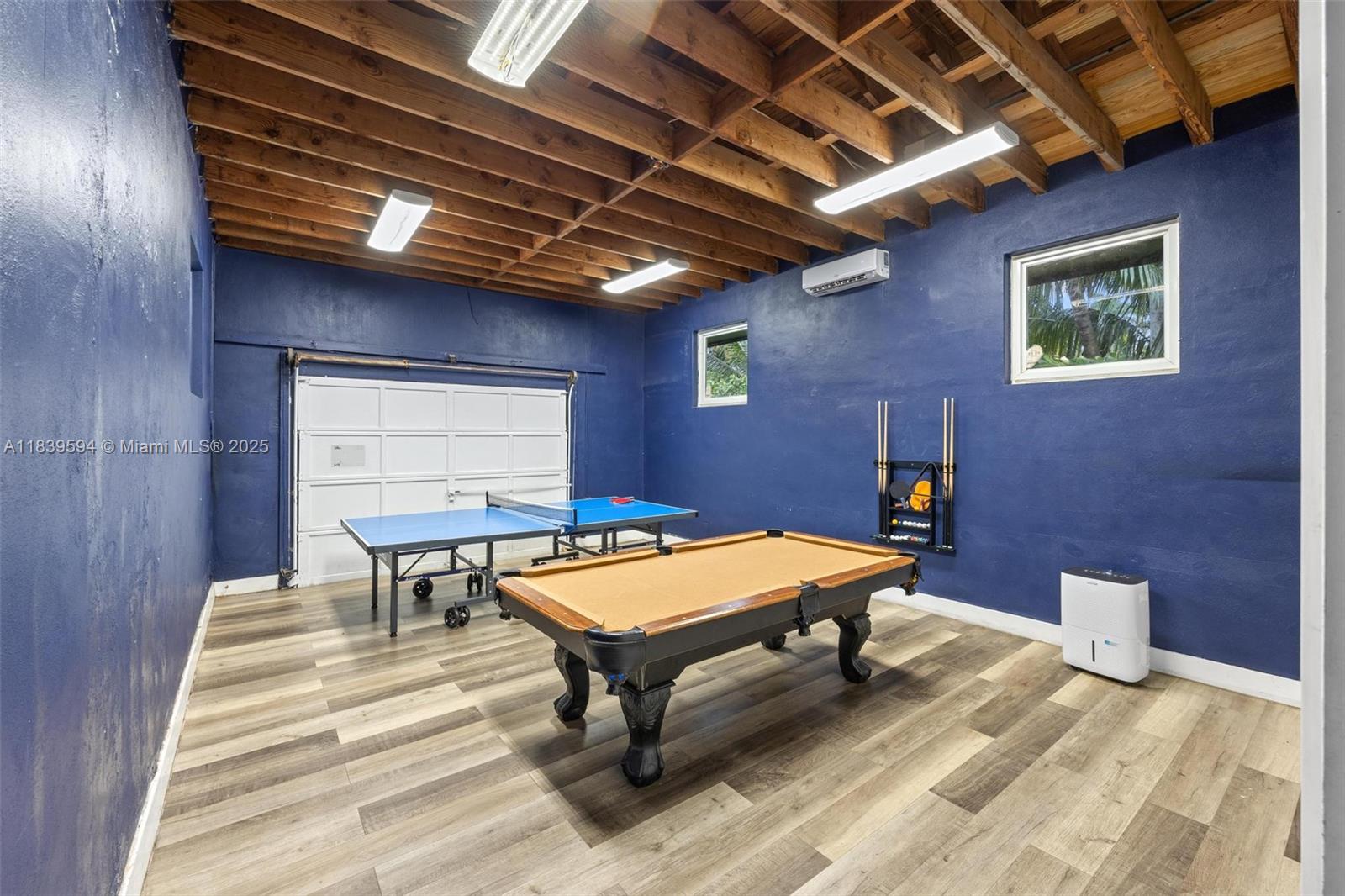 HOLLYWOOD LAKES SECTION - Residential