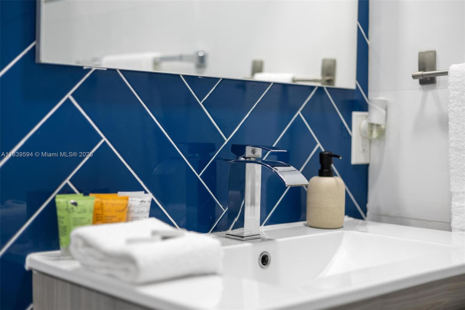 HOLLYWOOD LAKES SECTION - Residential