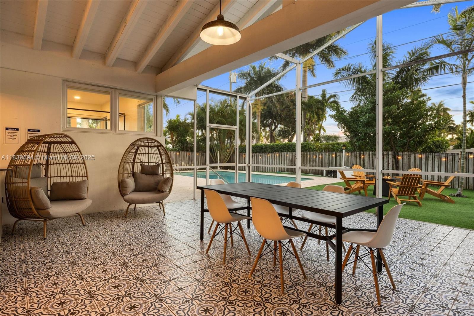 HOLLYWOOD LAKES SECTION - Residential