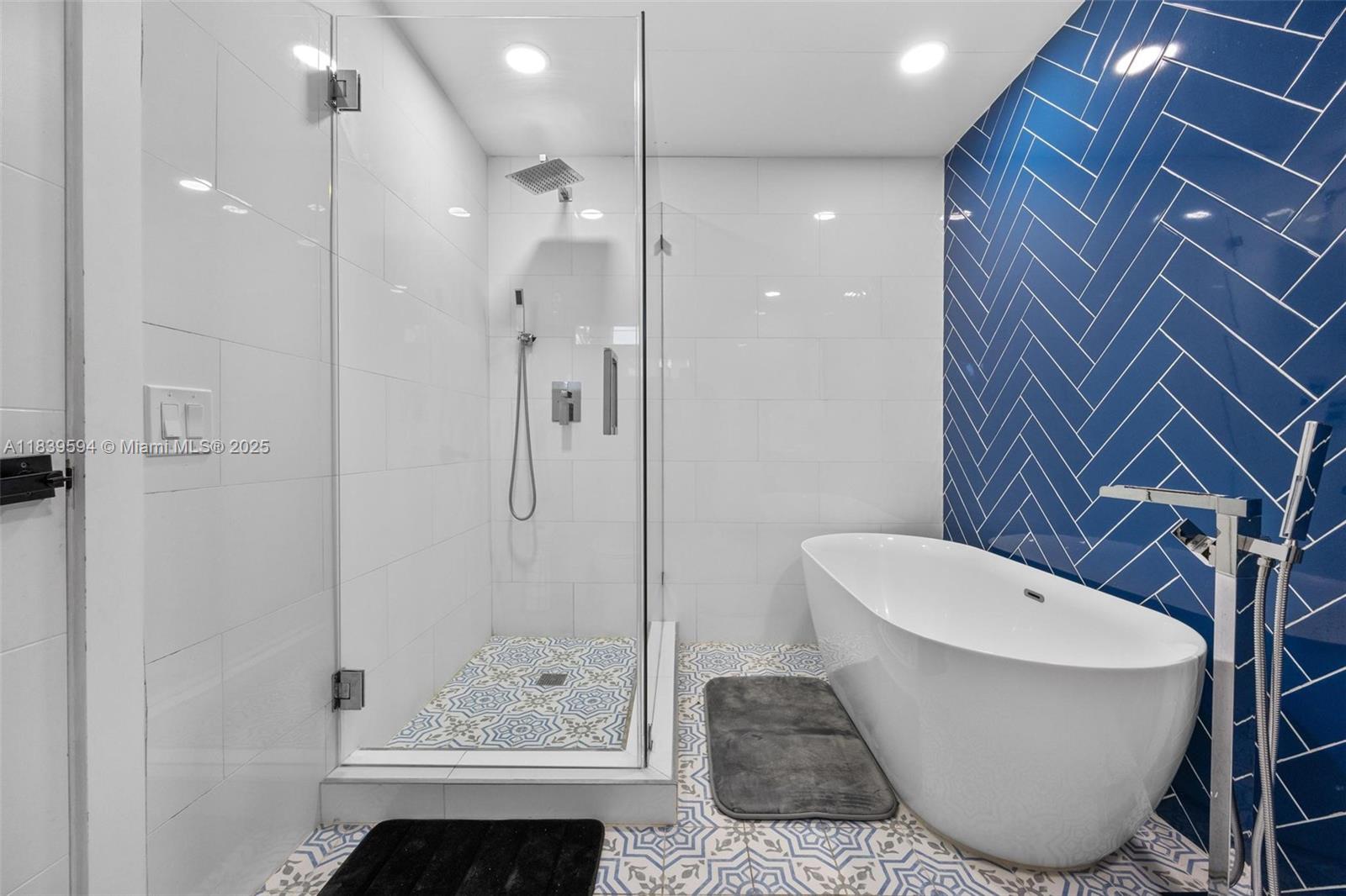 HOLLYWOOD LAKES SECTION - Residential