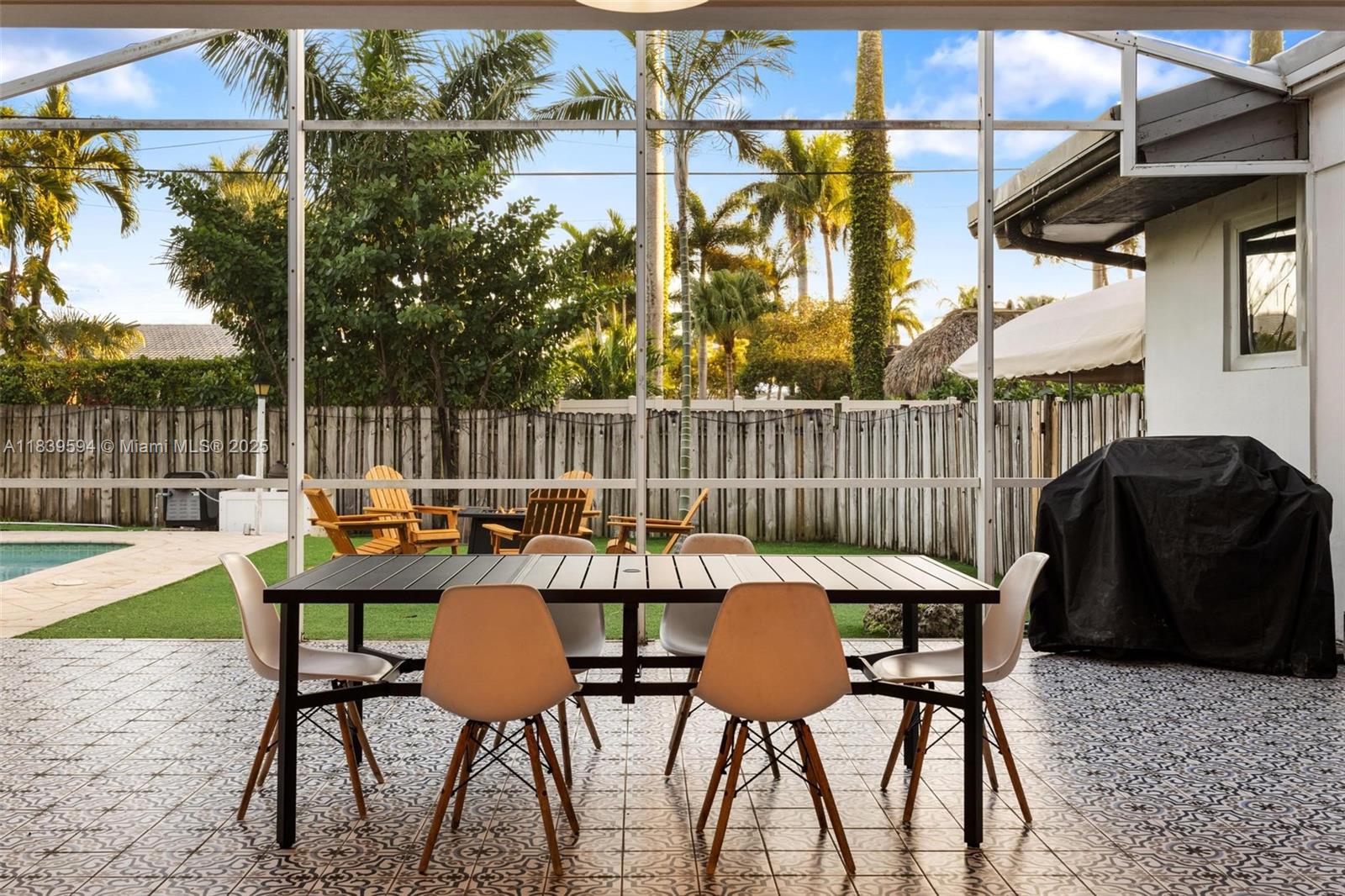 HOLLYWOOD LAKES SECTION - Residential