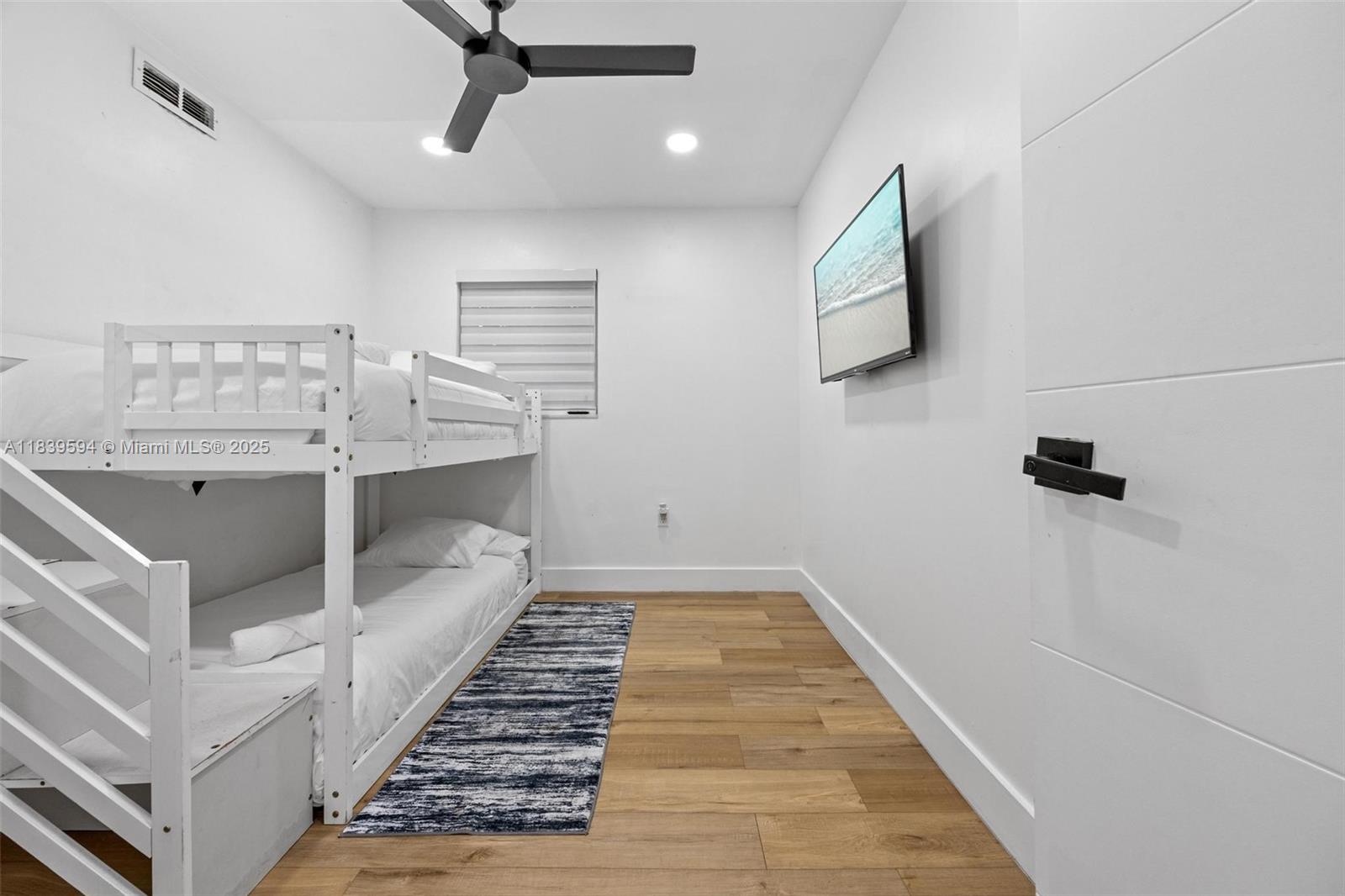 HOLLYWOOD LAKES SECTION - Residential