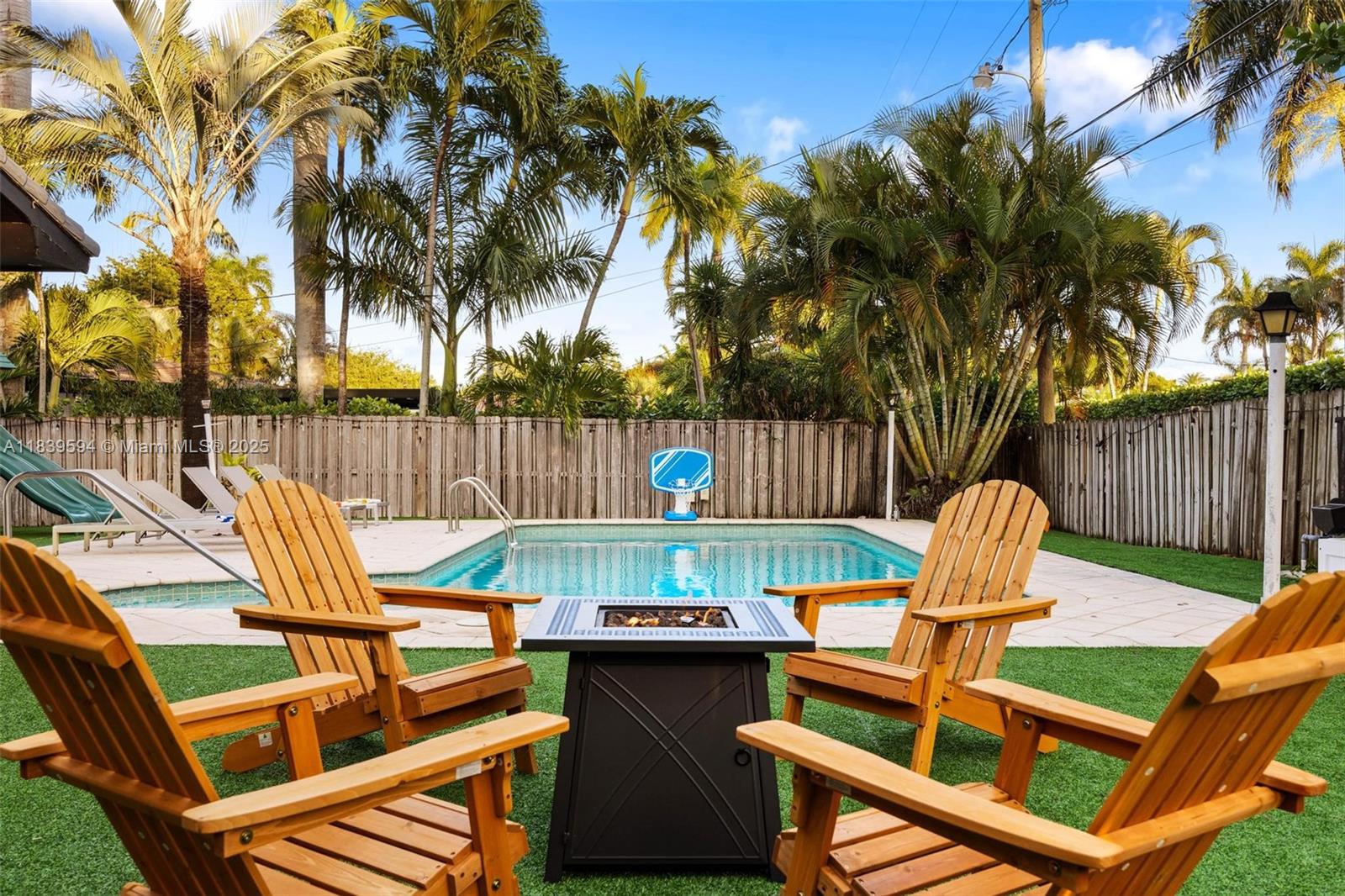 HOLLYWOOD LAKES SECTION - Residential