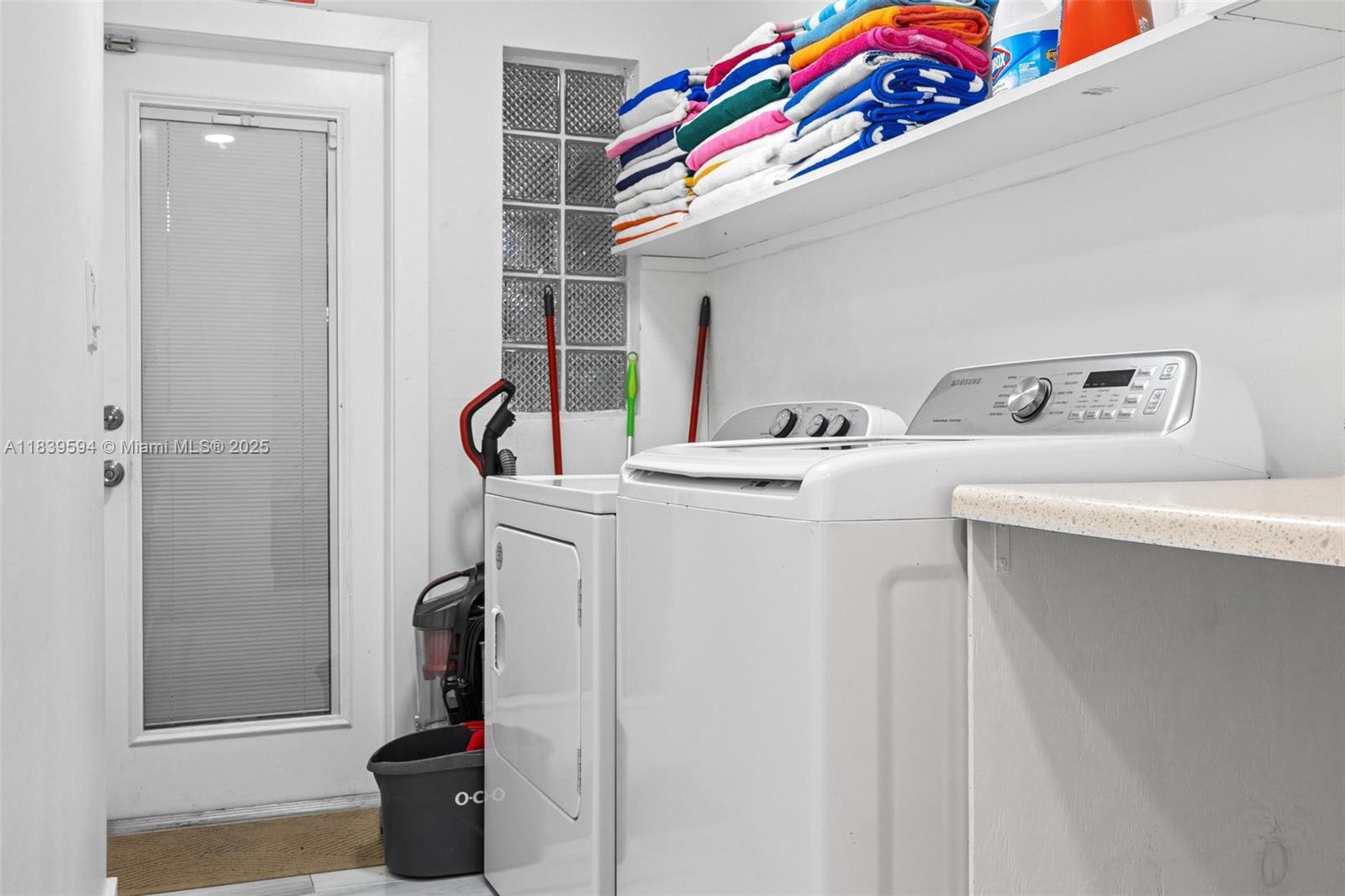 HOLLYWOOD LAKES SECTION - Residential