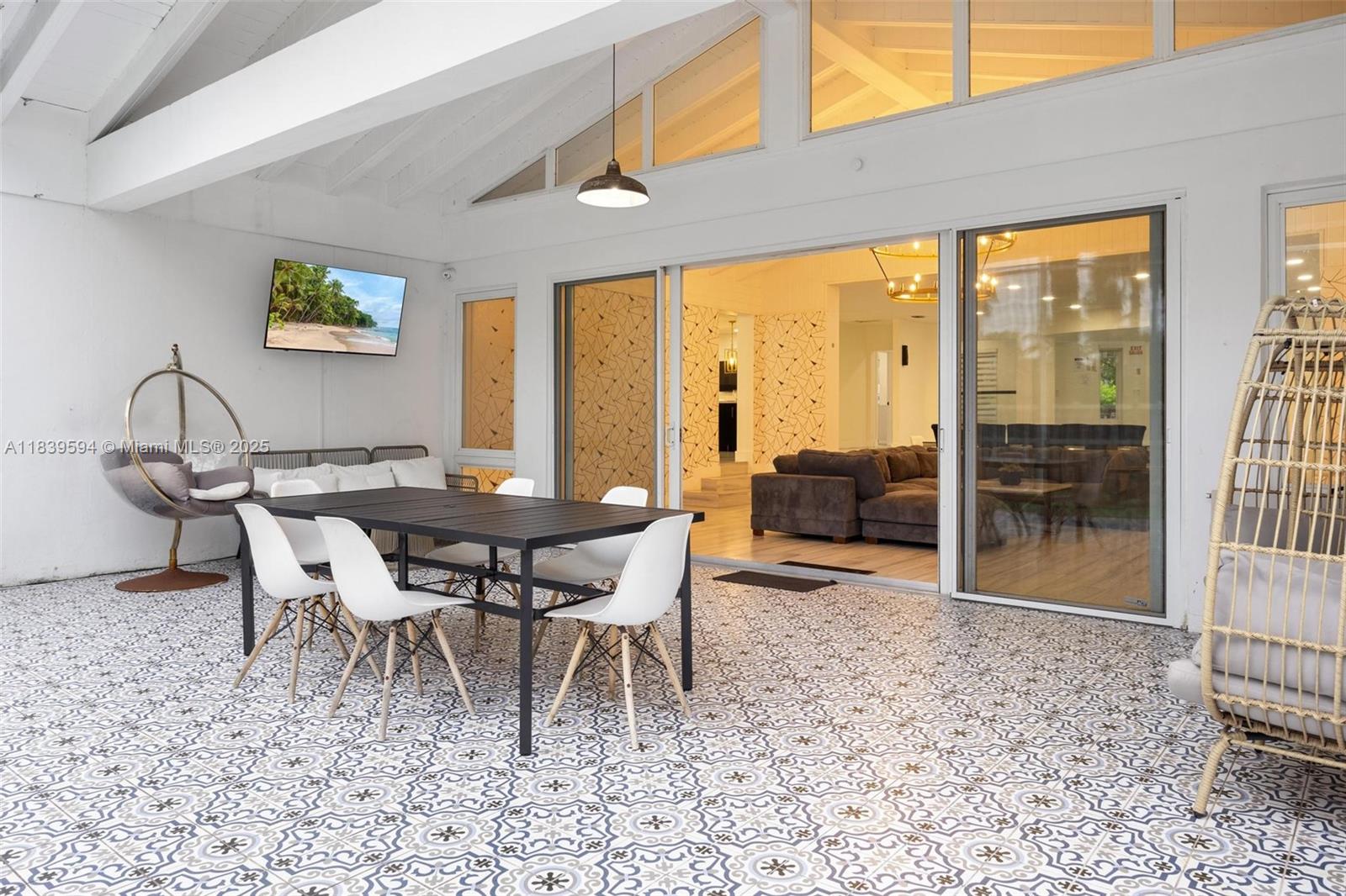 HOLLYWOOD LAKES SECTION - Residential